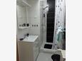 Osijek, Baño in the studio-apartment, (pet friendly) y WiFi.