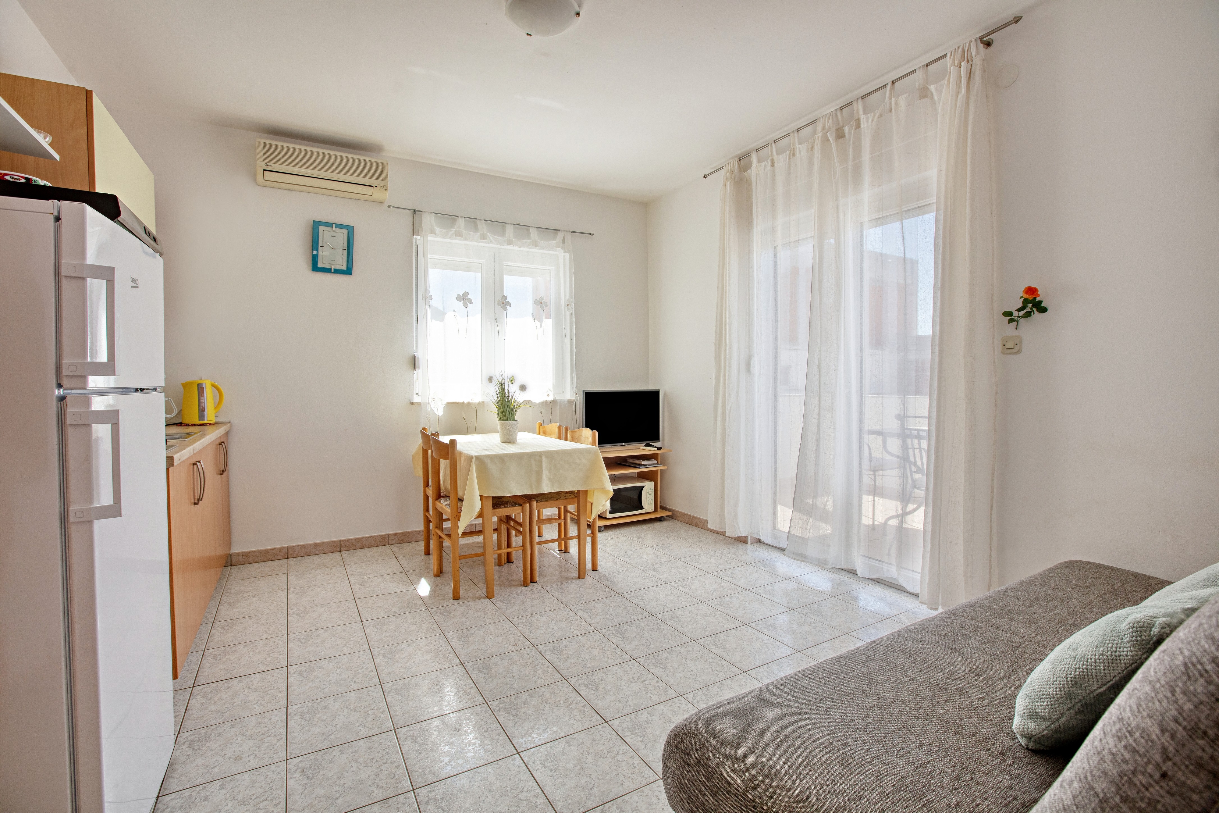 One bedroom apartment with terrace Rogoznica (A-19367-a)