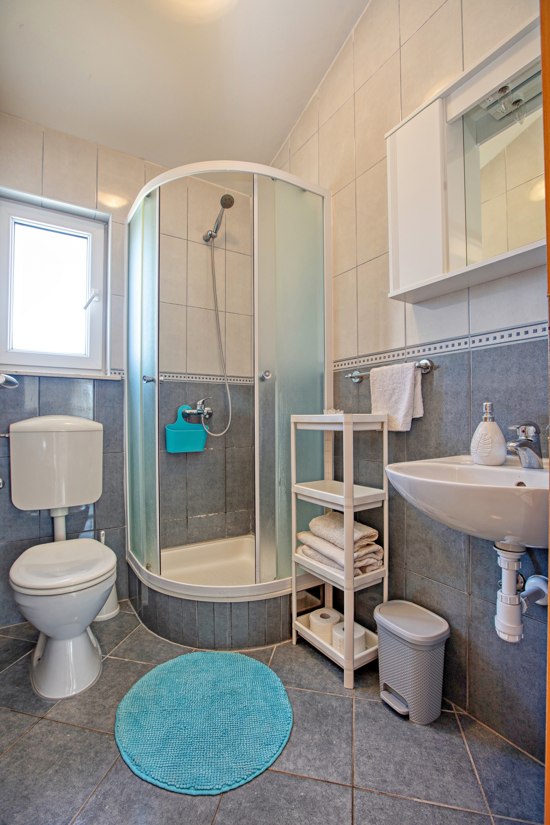 Two bedroom apartment with terrace Rogoznica  A-b
