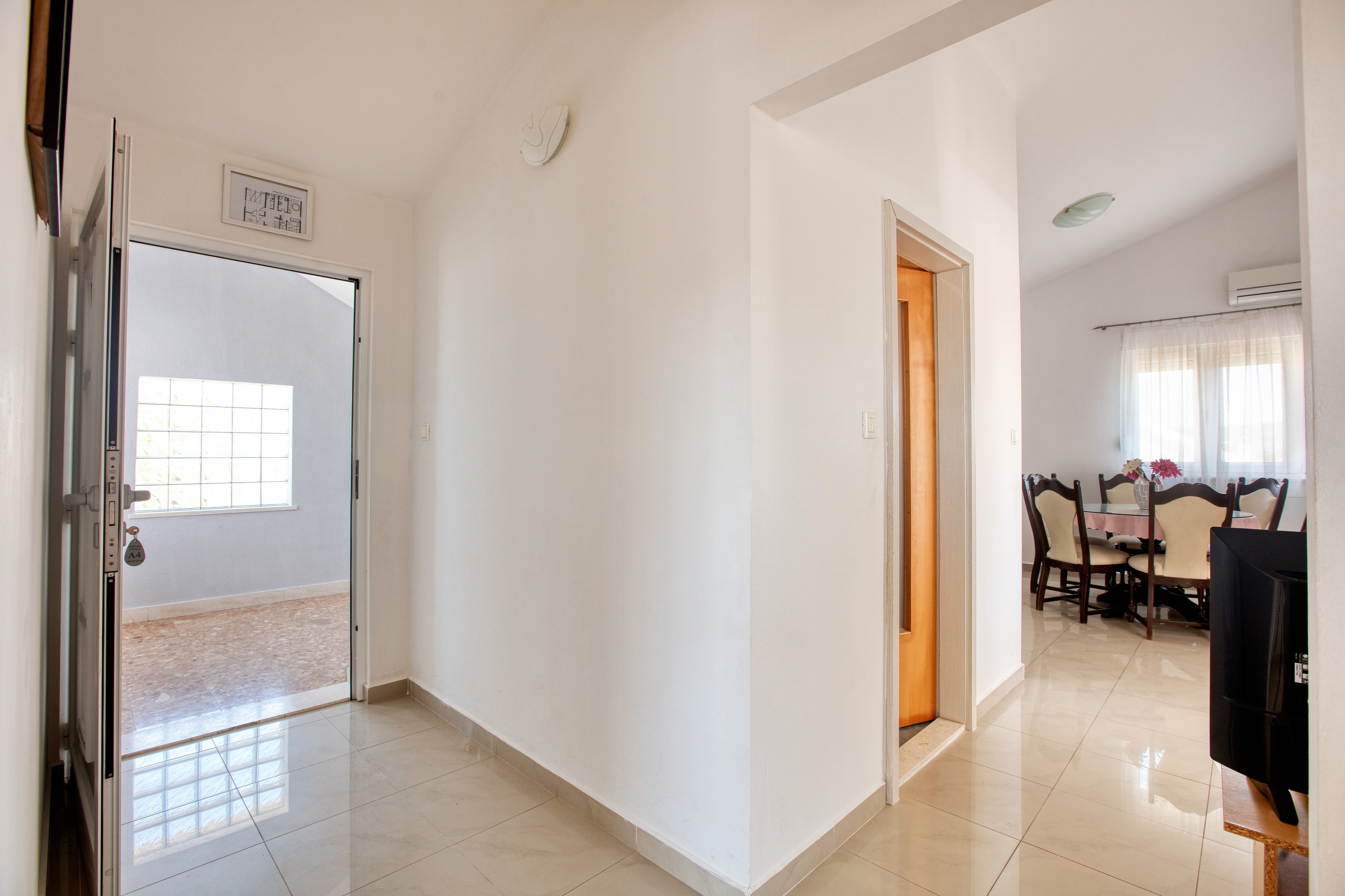 Two bedroom apartment with terrace Rogoznica  A-b