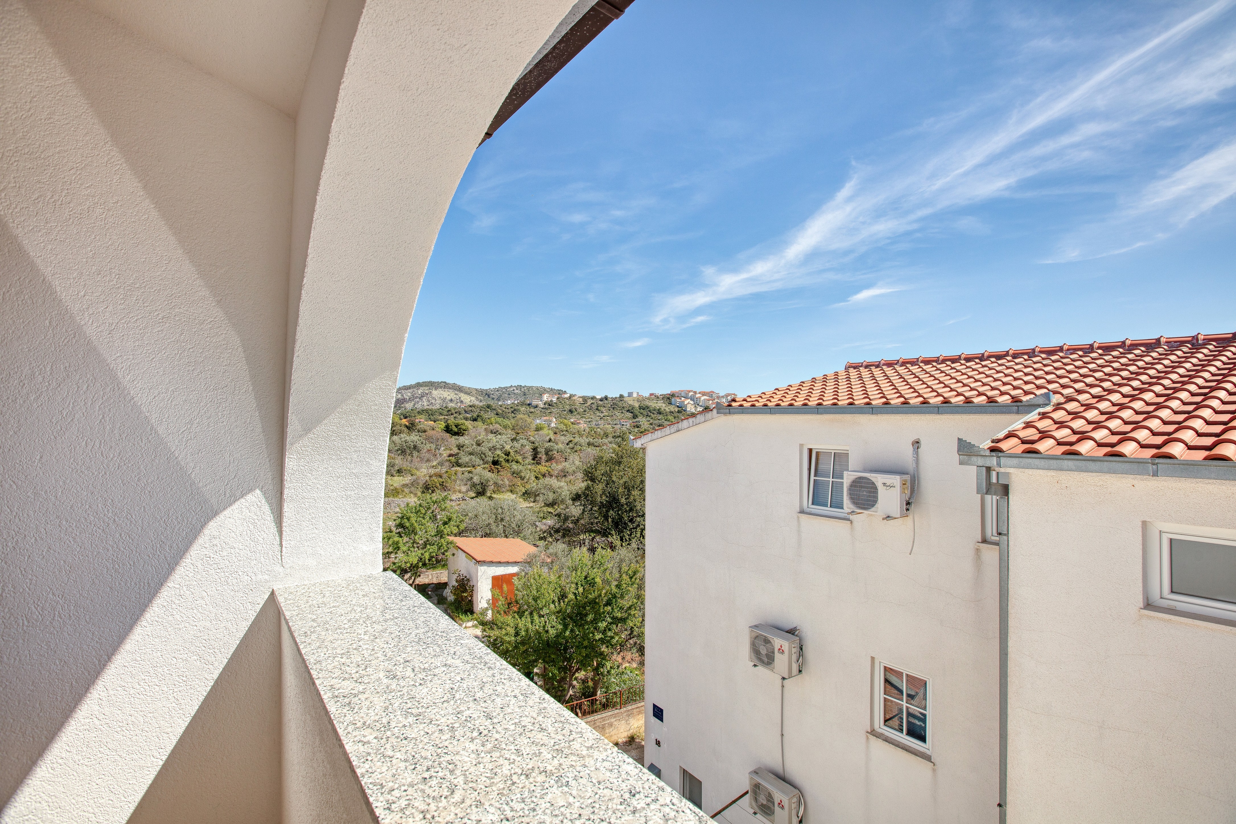 Two bedroom apartment with terrace Rogoznica  A-b