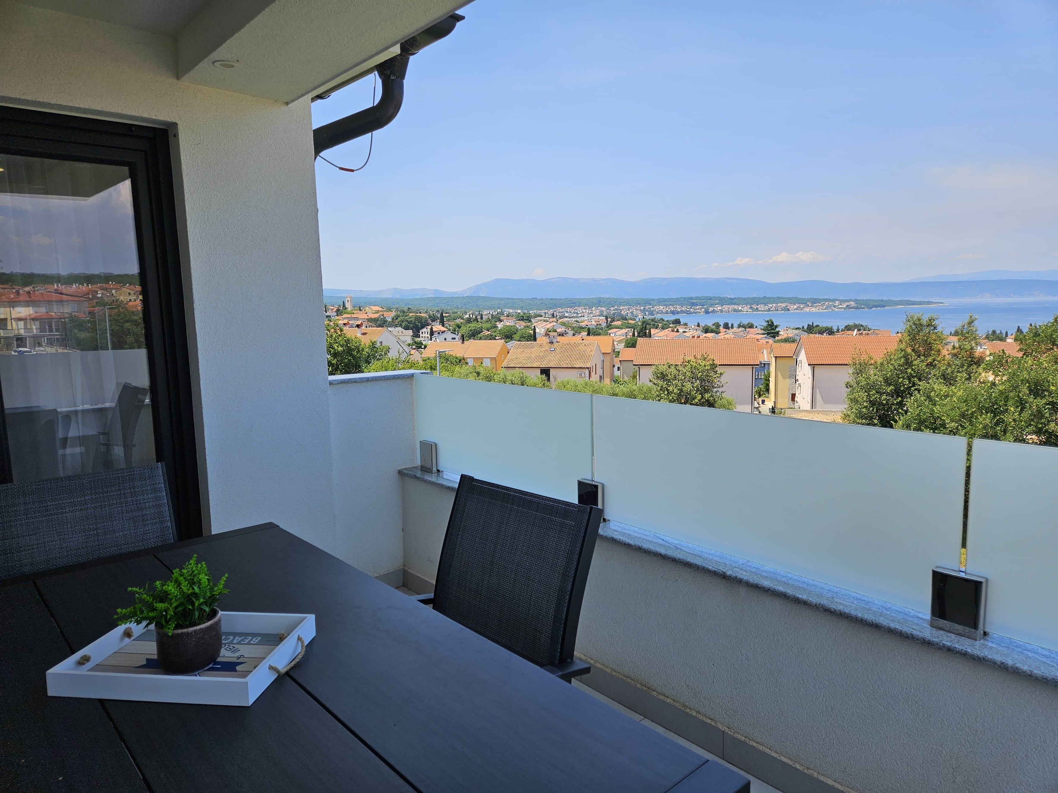 Two bedroom apartment with terrace and sea view Malinska, Krk  A-b