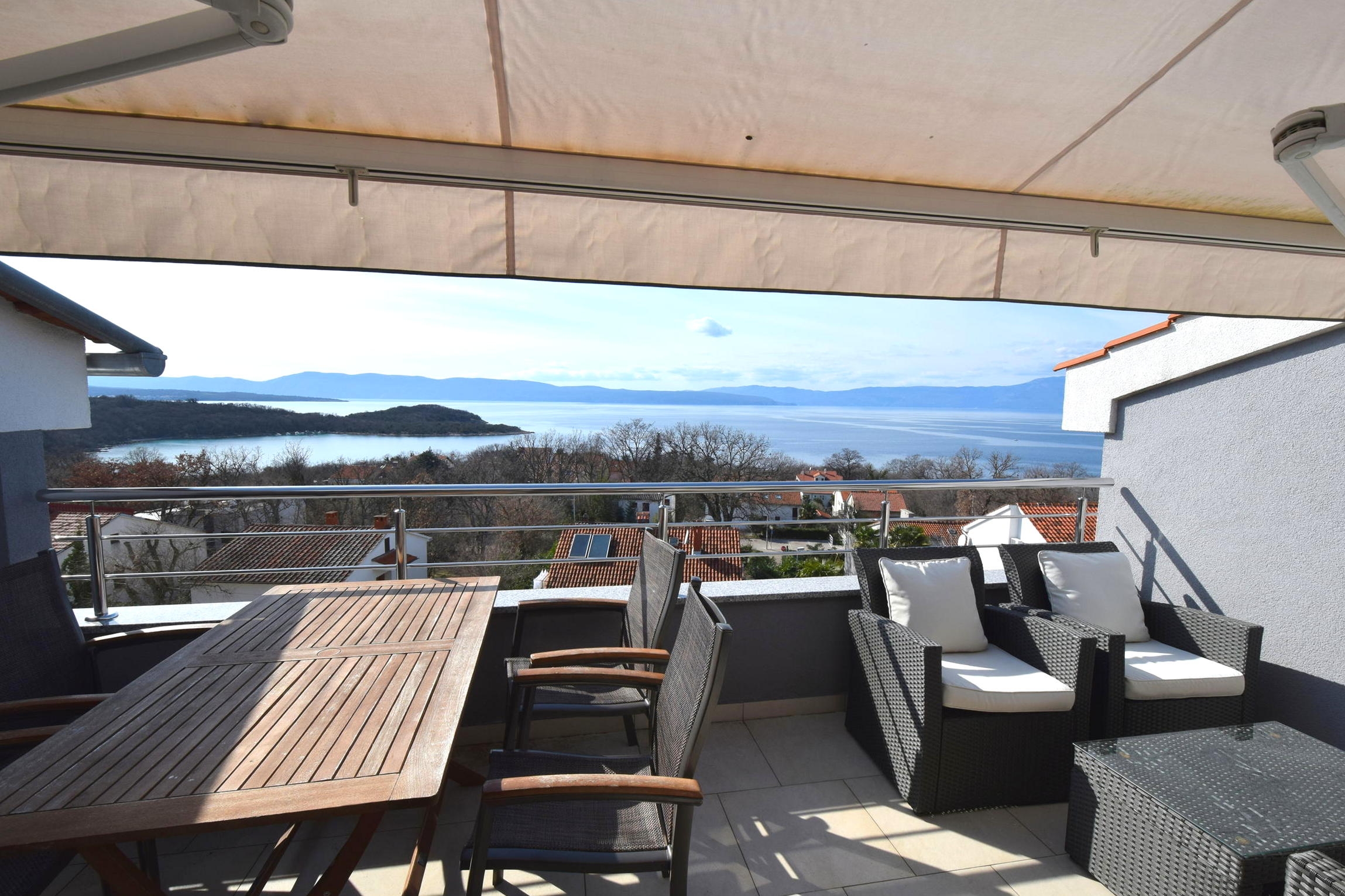 Two bedroom apartment with terrace and sea view Njivice, Krk  A-a