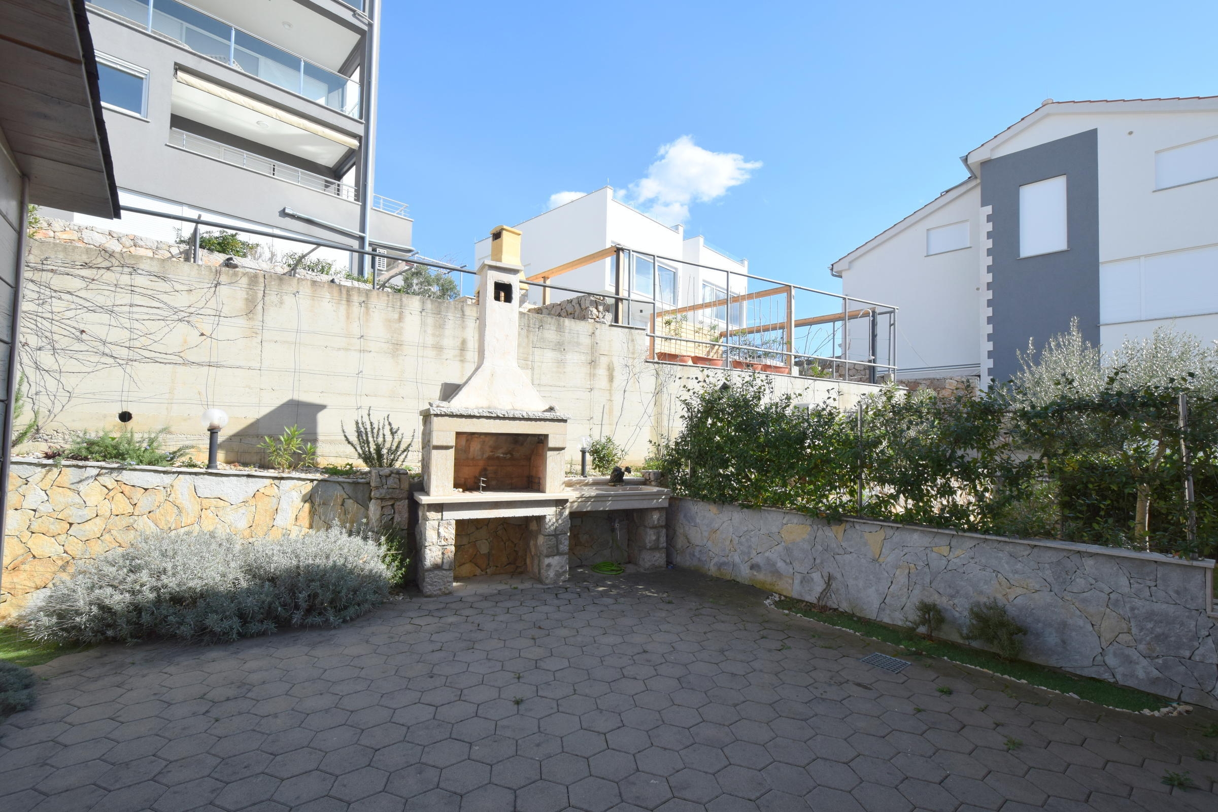 Two bedroom apartment with terrace and sea view Njivice, Krk  A-a