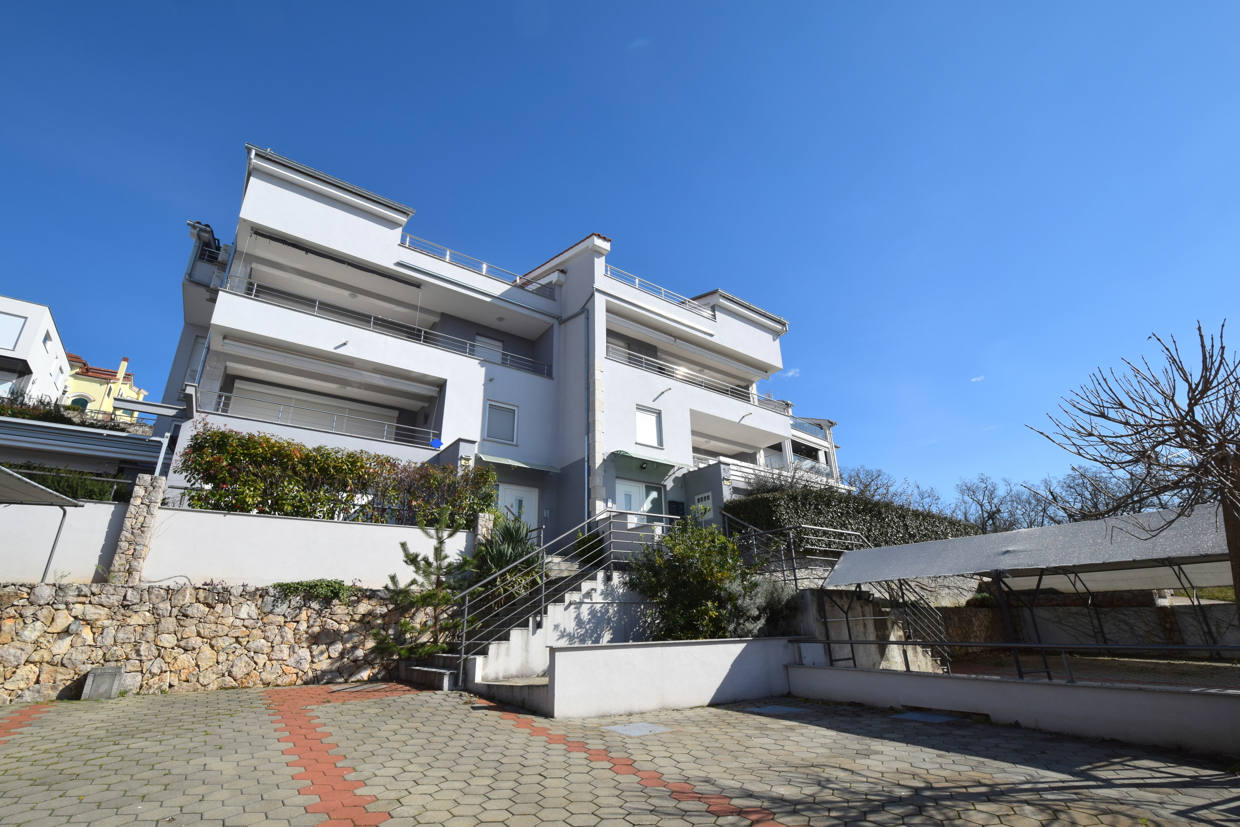 Two bedroom apartment with terrace and sea view Njivice, Krk (A-19379-a)