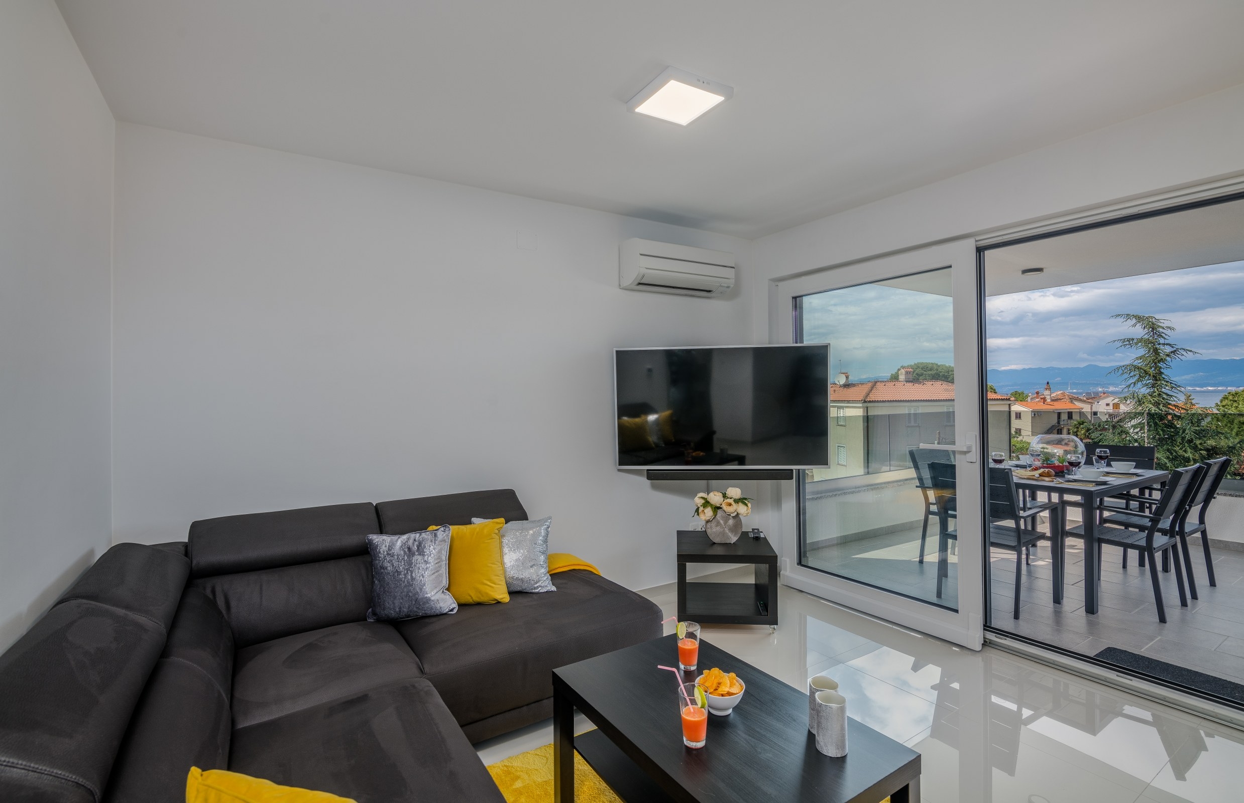 Two bedroom apartment with terrace and sea view Vantačići (Krk) (A-19382-a) Two bedroom apartment with terrace and sea view Vantačići (Krk) (A-19382-a)