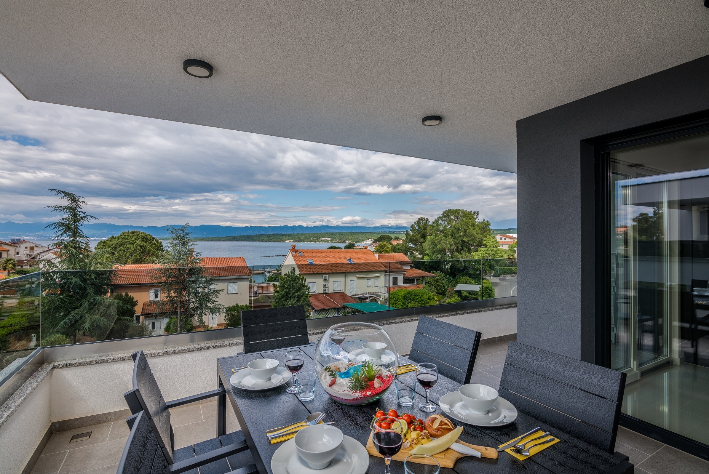 Two bedroom apartment with terrace and sea view Vantačići, Krk  A-a