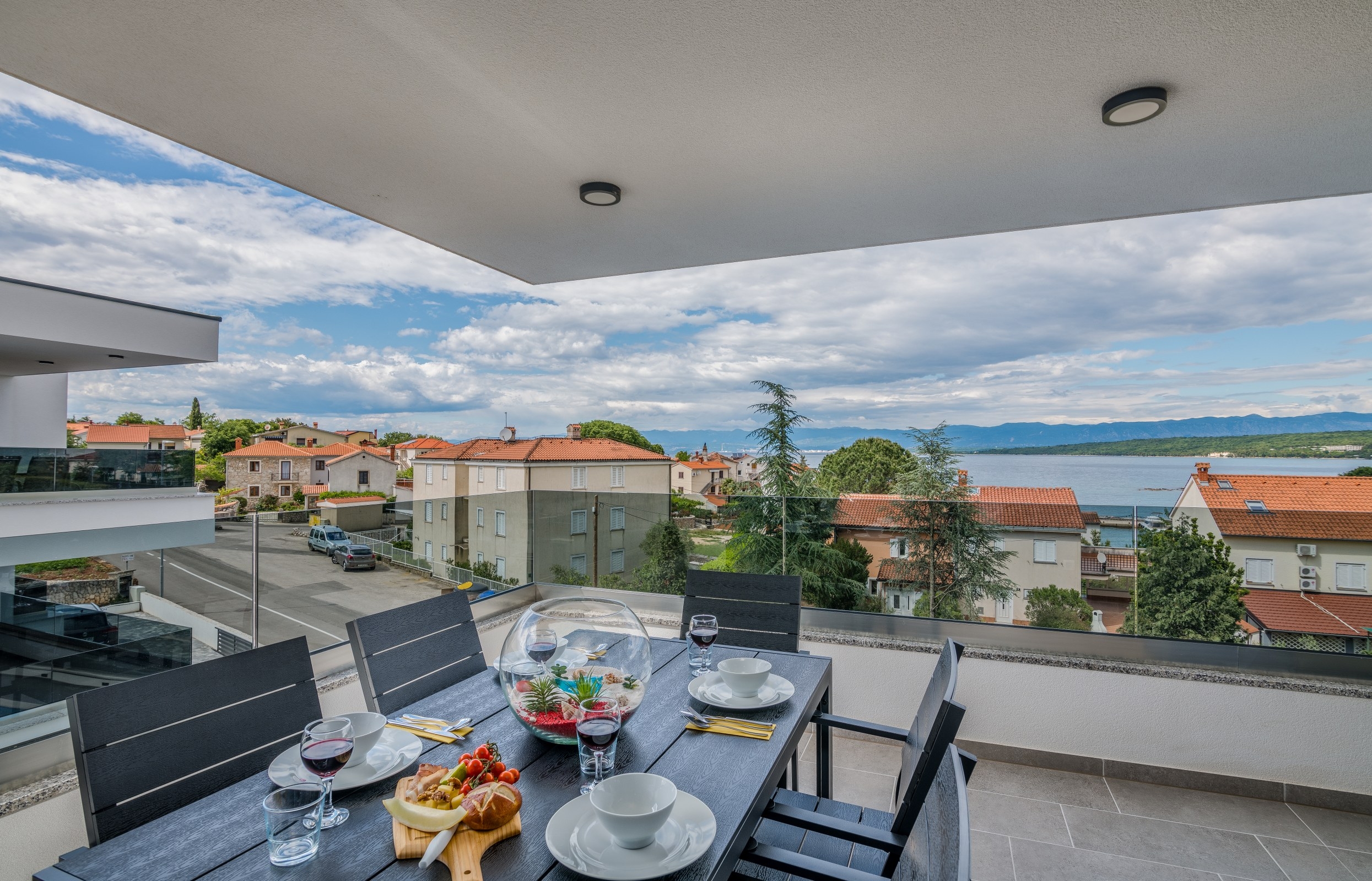 Two bedroom apartment with terrace and sea view Vantačići, Krk  A-a