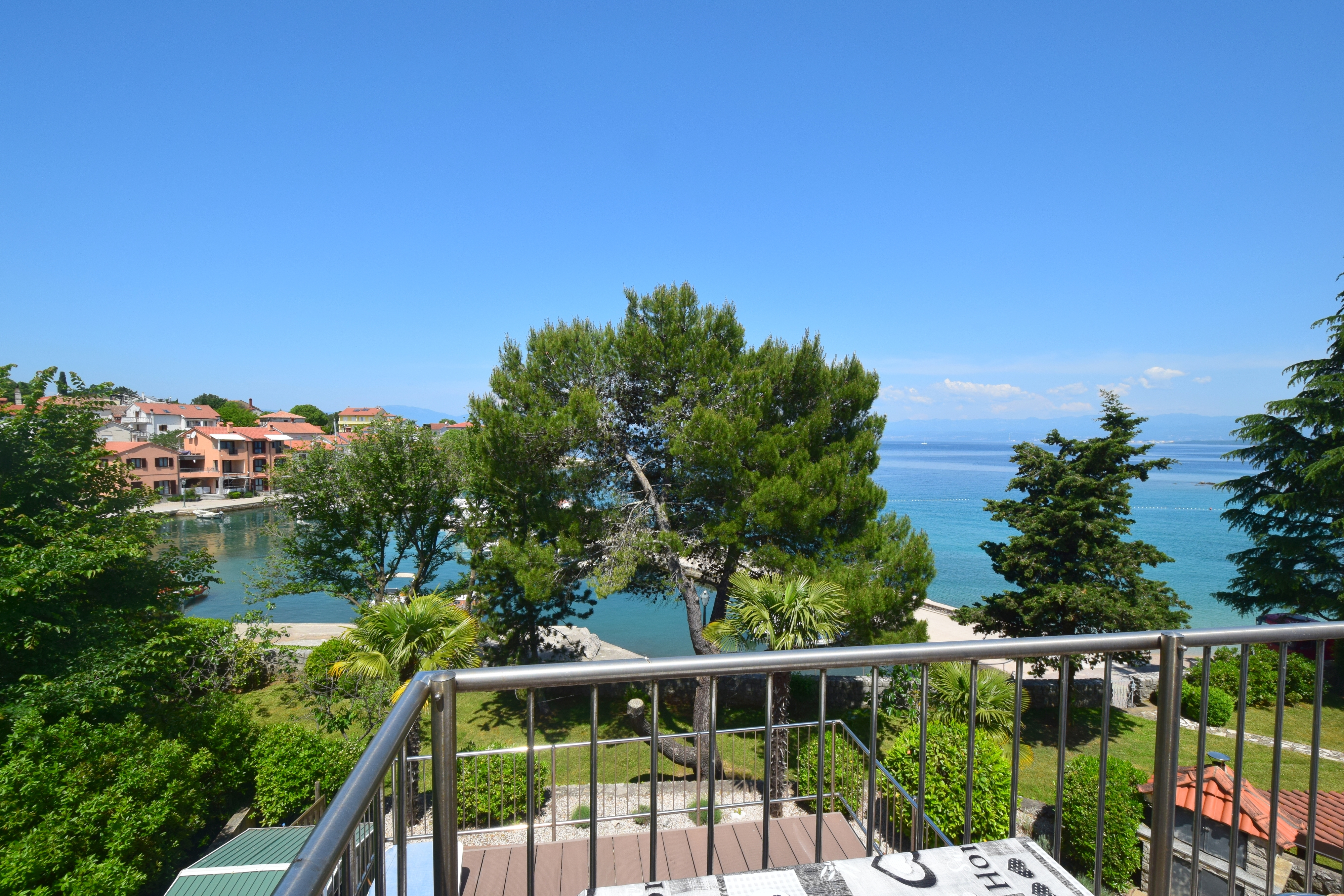 One bedroom apartment near beach Vantačići, Krk  A-a