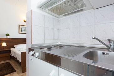 Malinska, Кухня в размещении типа studio-apartment, Домашние животные допускаются и WiFi.