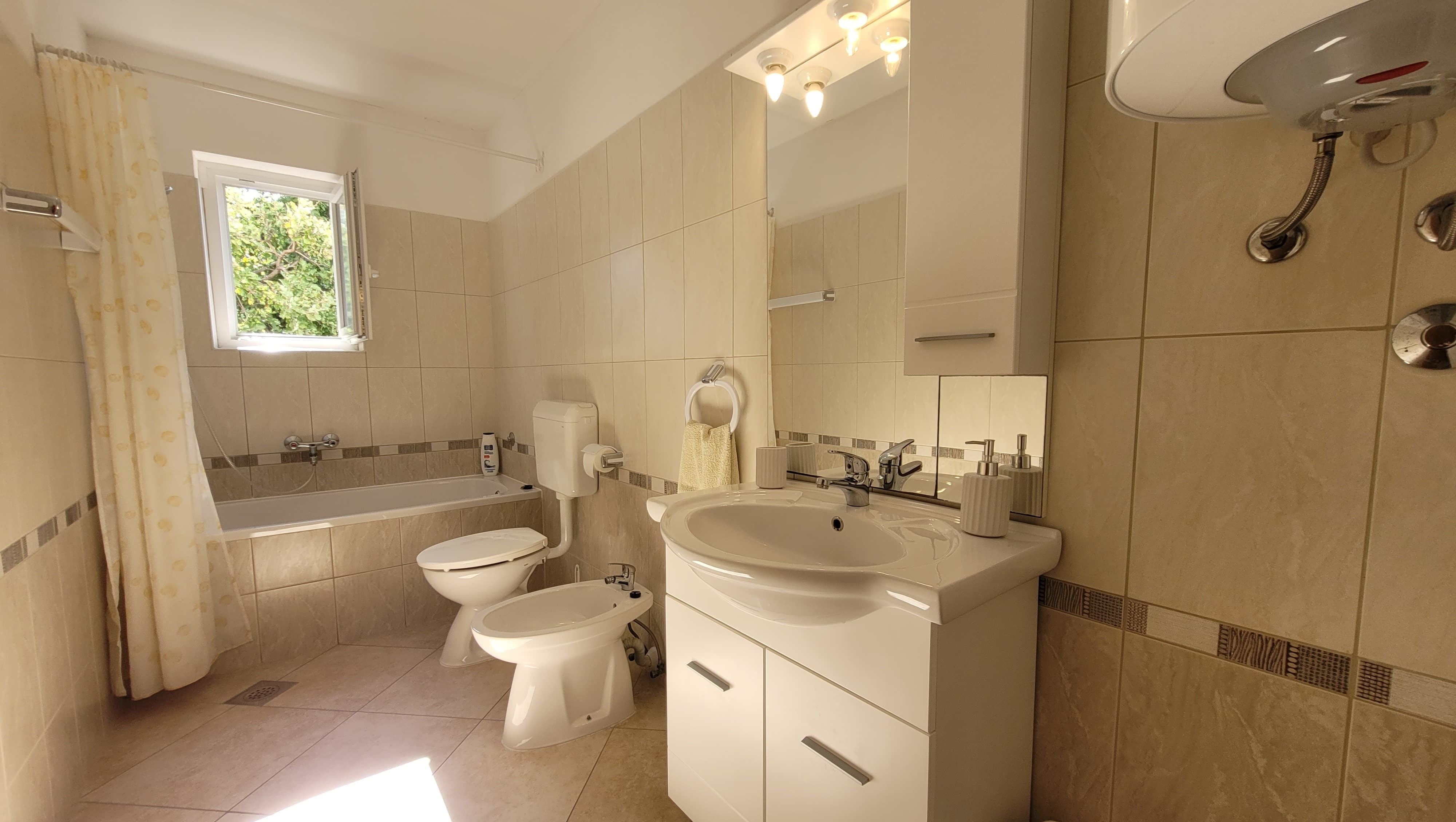 Two bedroom apartment with terrace and sea view Omišalj, Krk  A-a