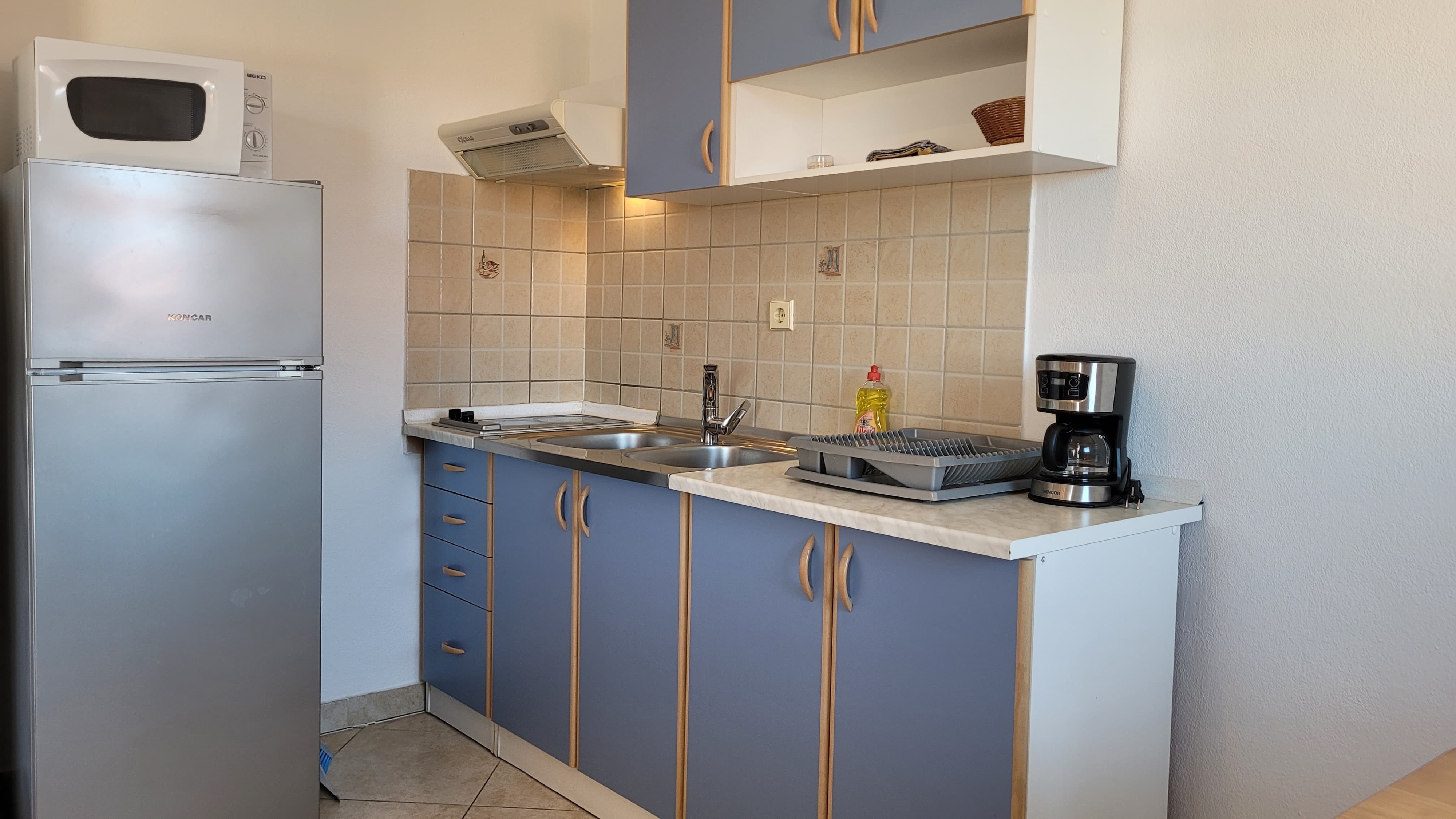 Dvosobni apartman s terasom i pogledom na more Omišalj, Krk  A-a