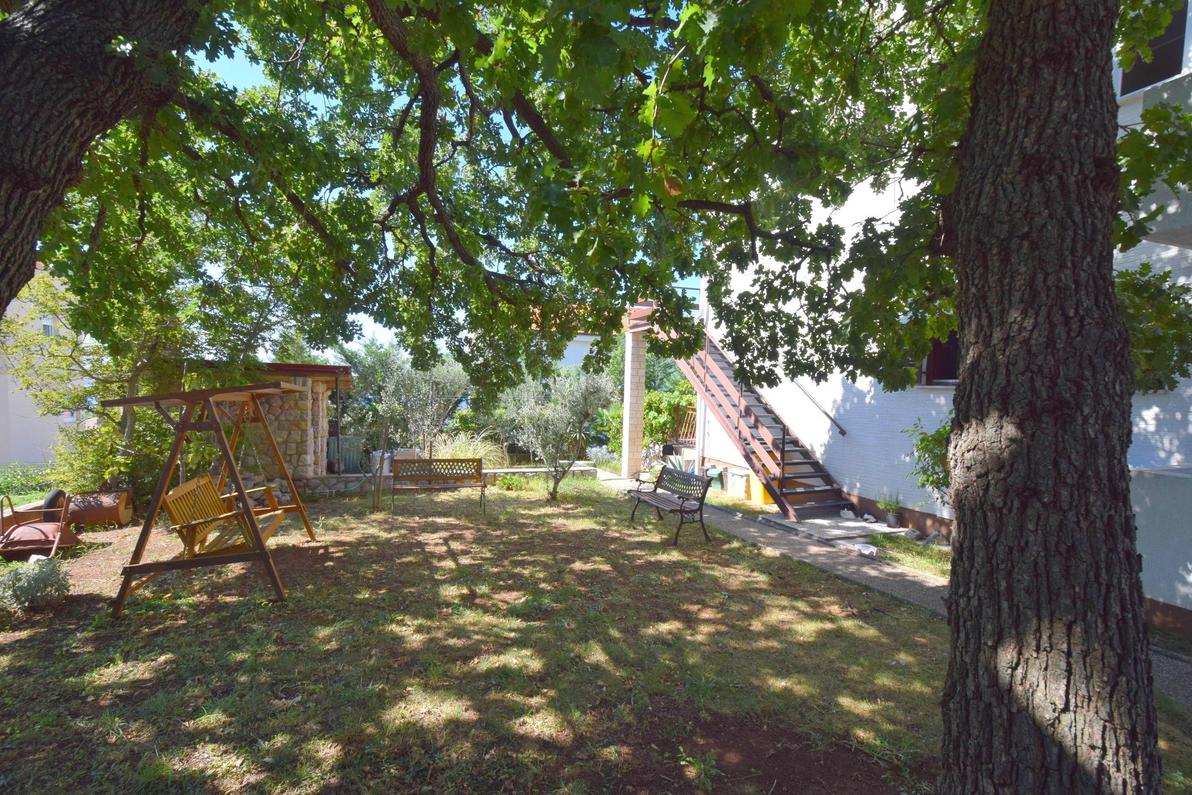 Jednosobni apartman s balkonom i pogledom na more Omišalj, Krk  A-b