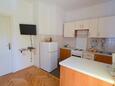 Njivice, Cuisine dans l’hébergement en type apartment, WiFi.