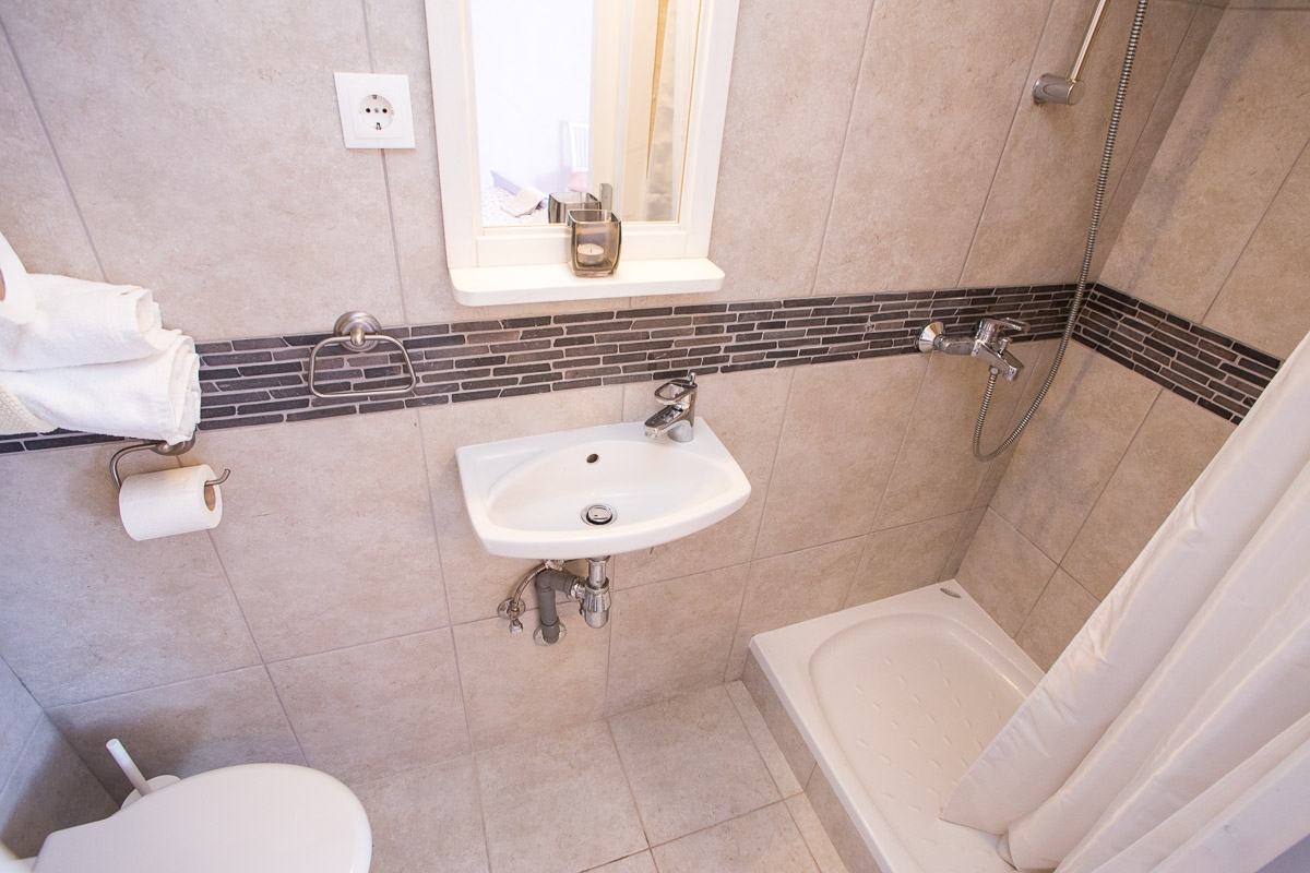 Two bedroom house with terrace Vrbnik, Krk  K