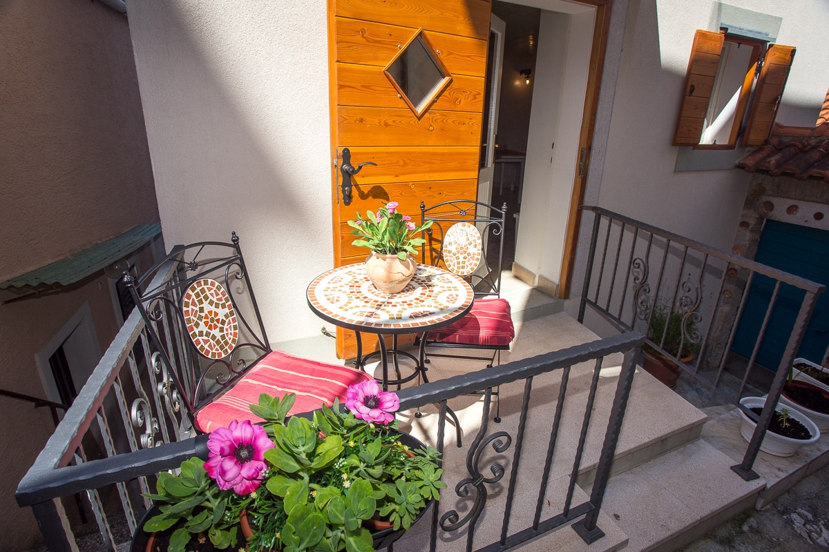 Two bedroom house with terrace Vrbnik, Krk  K