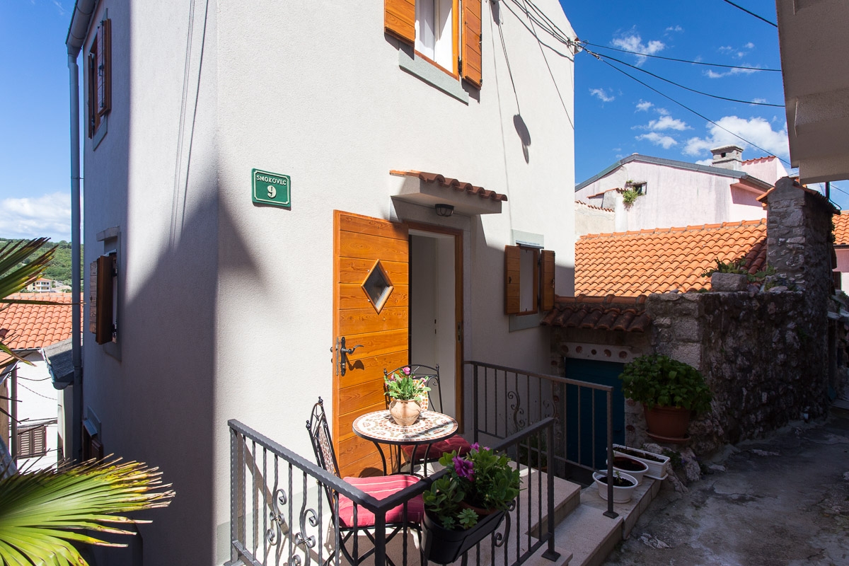 Two bedroom house with terrace Vrbnik, Krk (K-19415) Two bedroom house with terrace Vrbnik, Krk (K-19415)