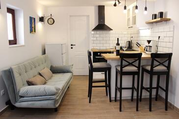 Sutivan, Camera di soggiorno nell'alloggi del tipo studio-apartment, animali domestici ammessi e WiFi.