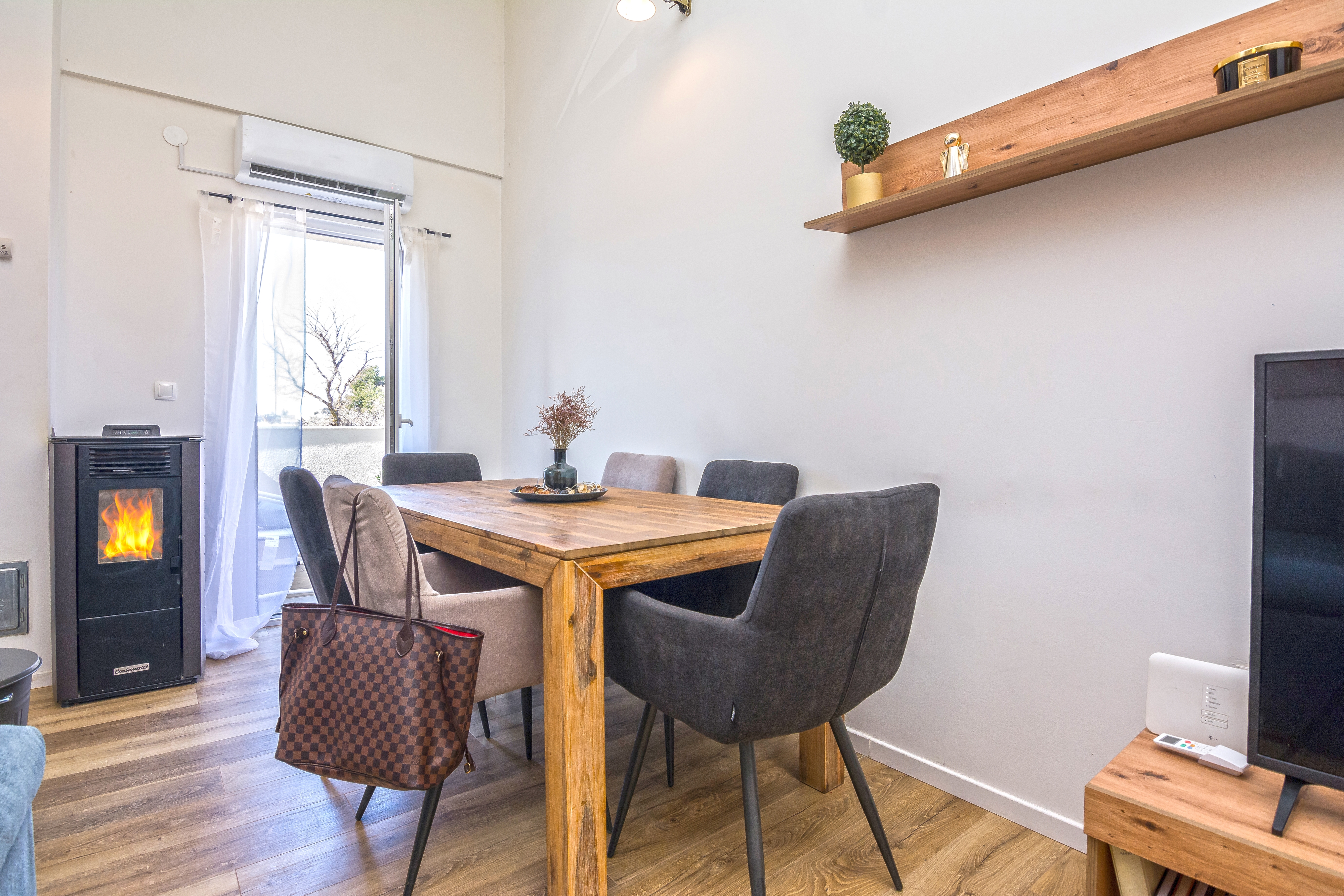 Komforna kuća s terasom Nin, Zadar  K