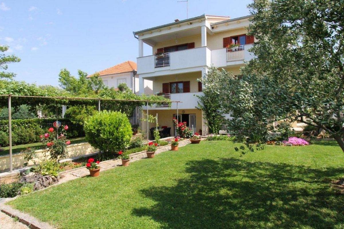 Two bedroom apartment with balcony and sea view Sveti Filip i Jakov, Biograd (A-19436-a) Two bedroom apartment with balcony and sea view Sveti Filip i Jakov, Biograd (A-19436-a)