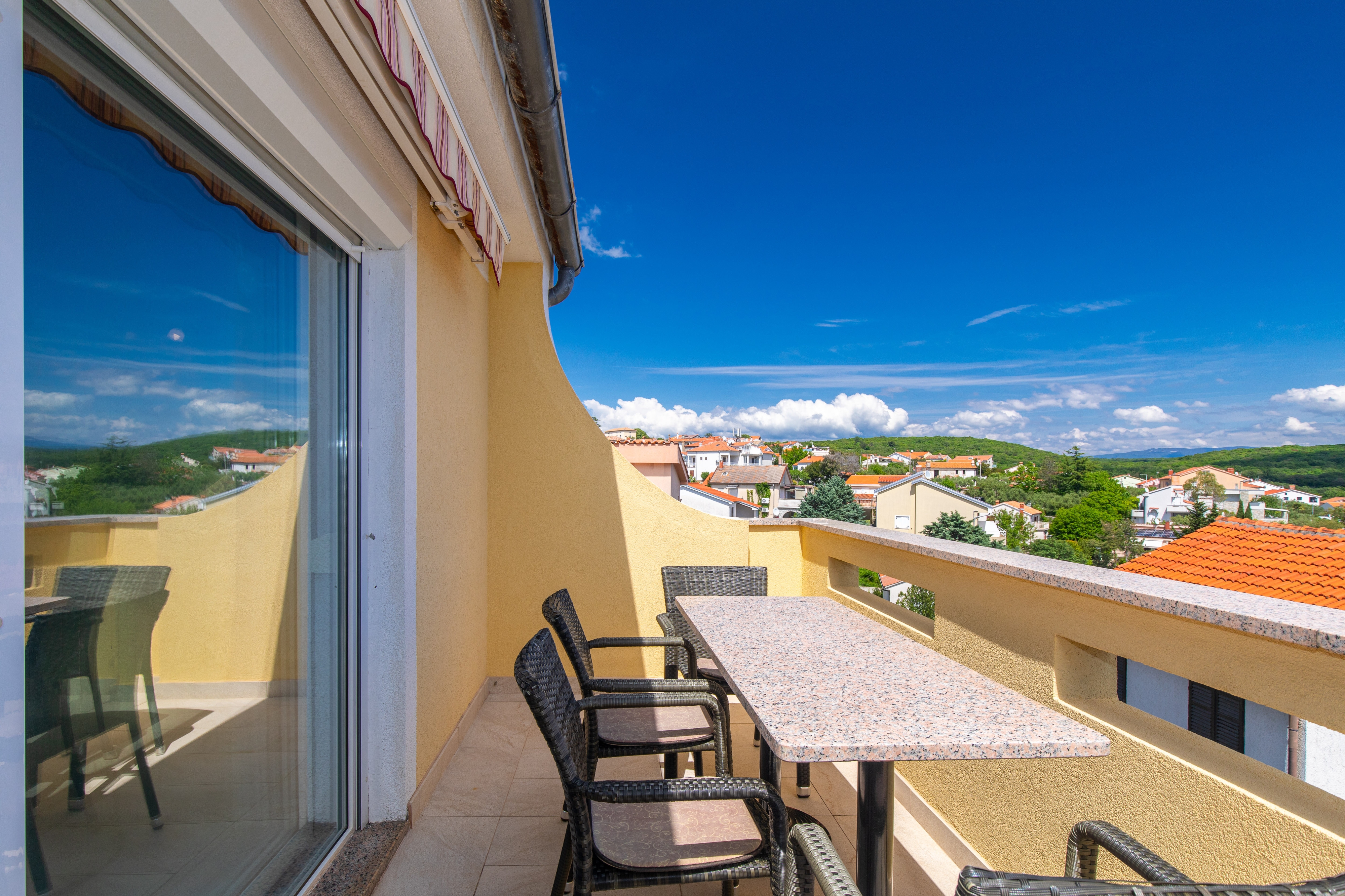 Two bedroom apartment with balcony and sea view Kornić, Krk  A-a