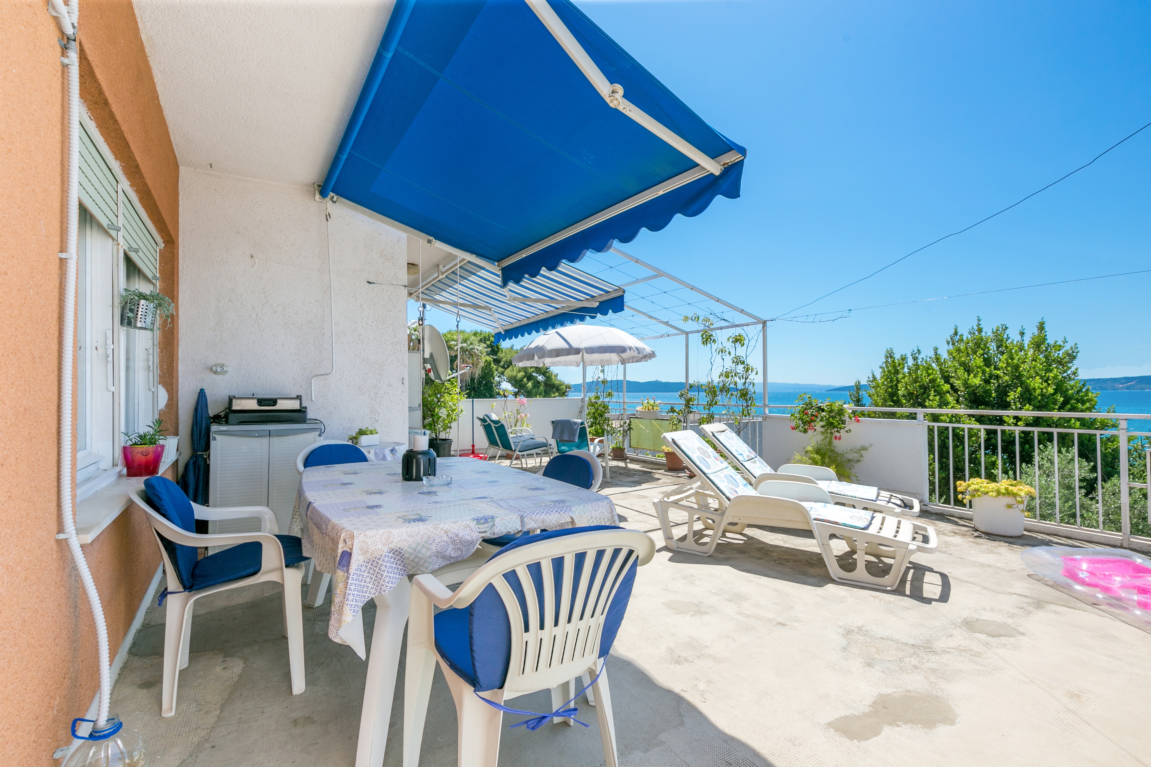 Two bedroom apartment with terrace and sea view Kaštel Stari, Kaštela  A-a