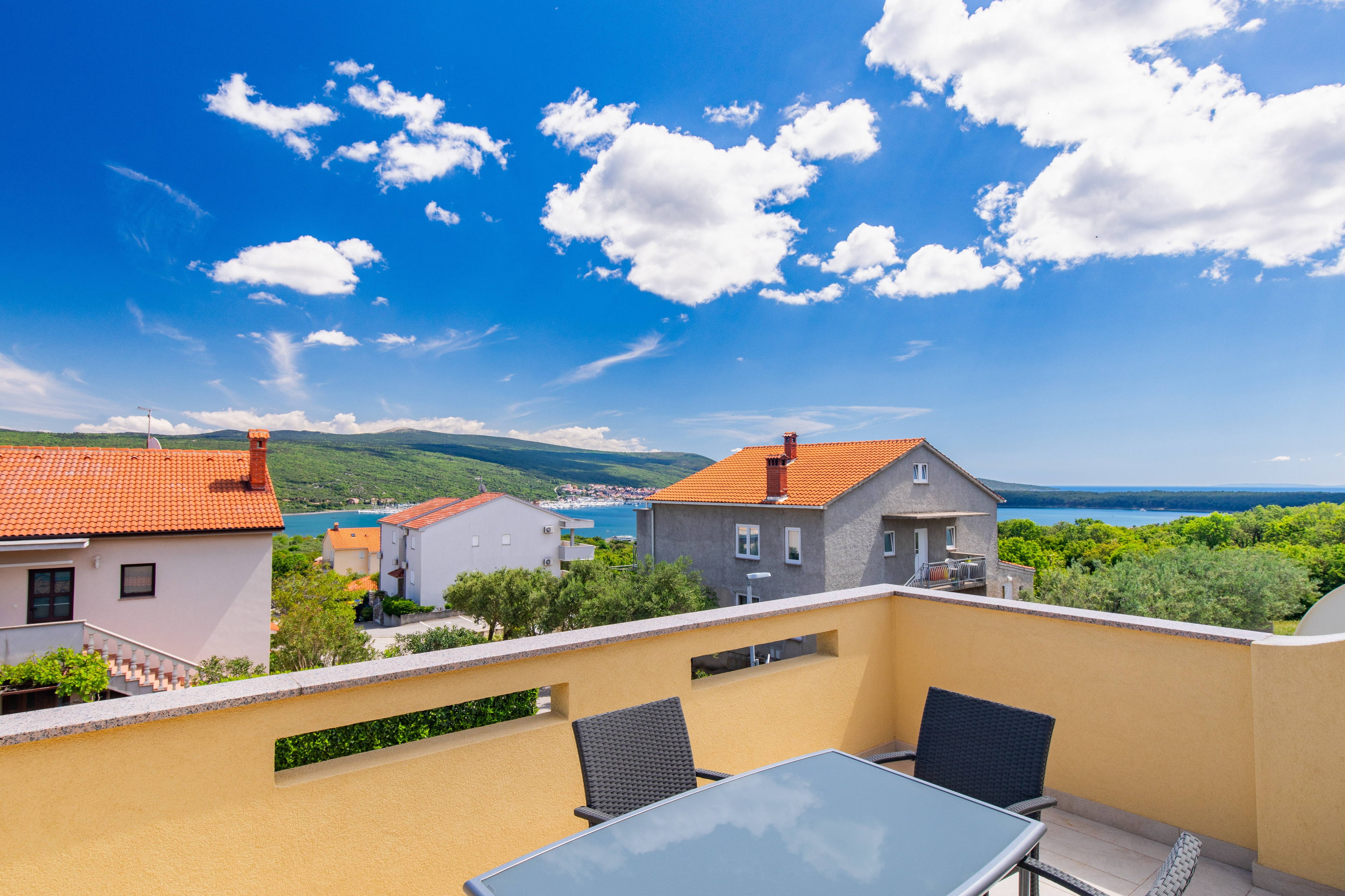 Two bedroom apartment with terrace and sea view Kornić, Krk  A-a