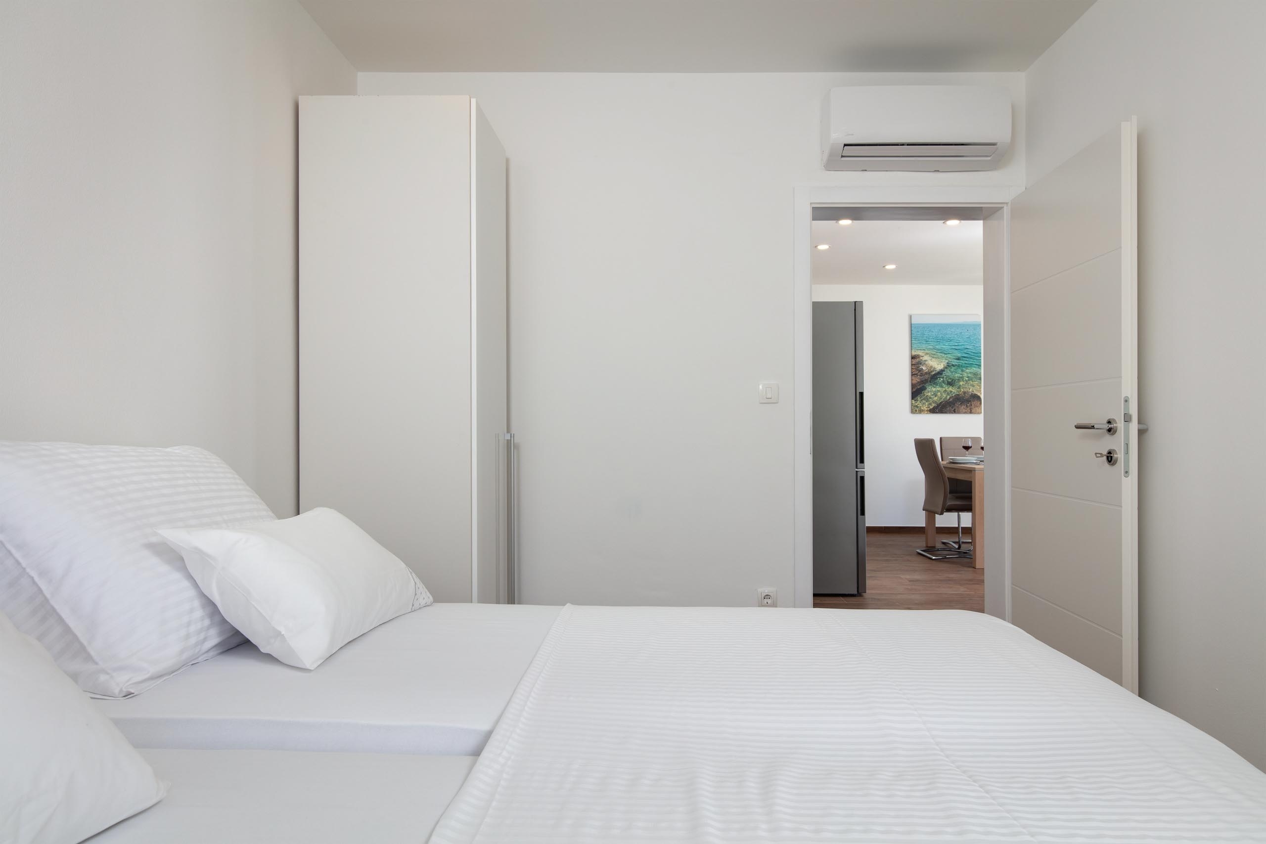 Two bedroom apartment with terrace and sea view Puntinak, Brač  A-a