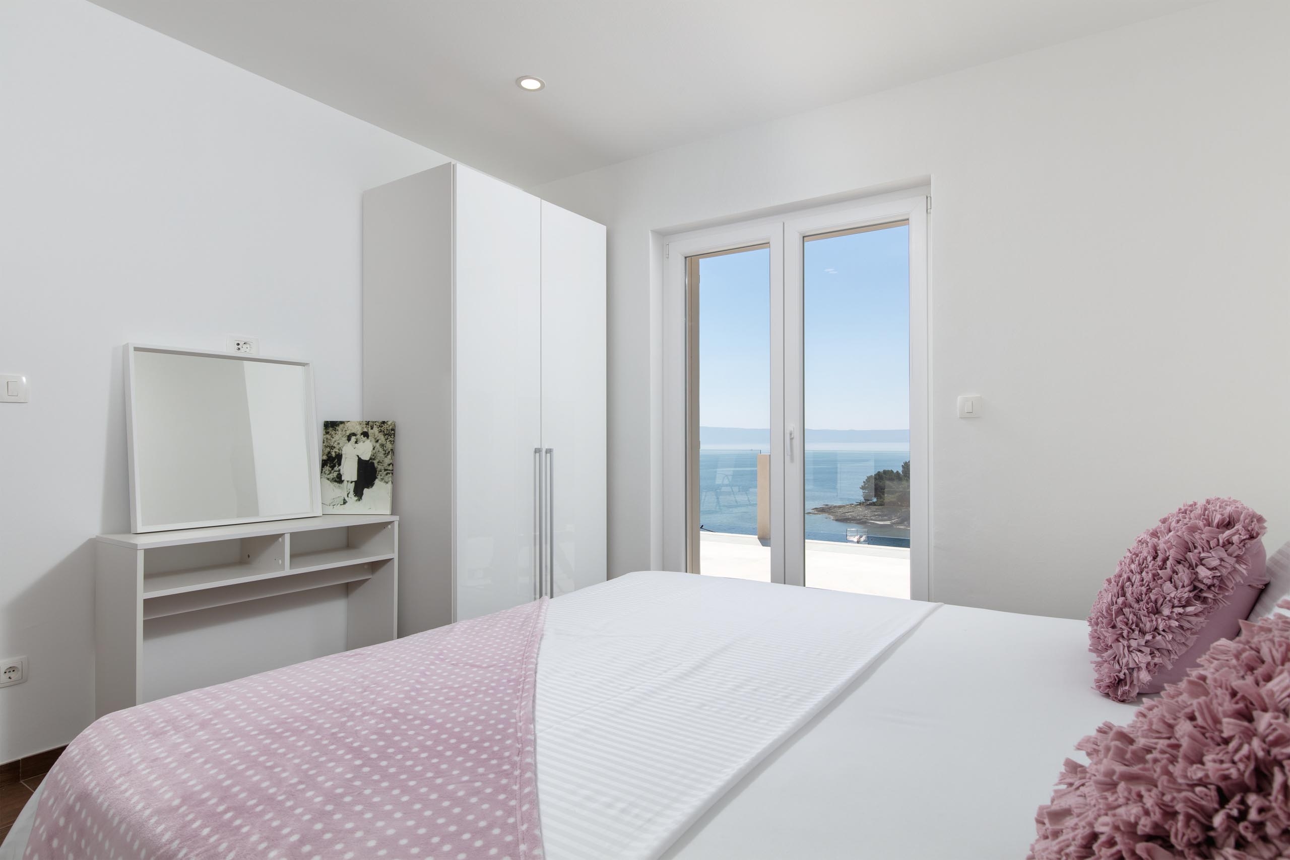 Two bedroom apartment with terrace and sea view Puntinak, Brač  A-a