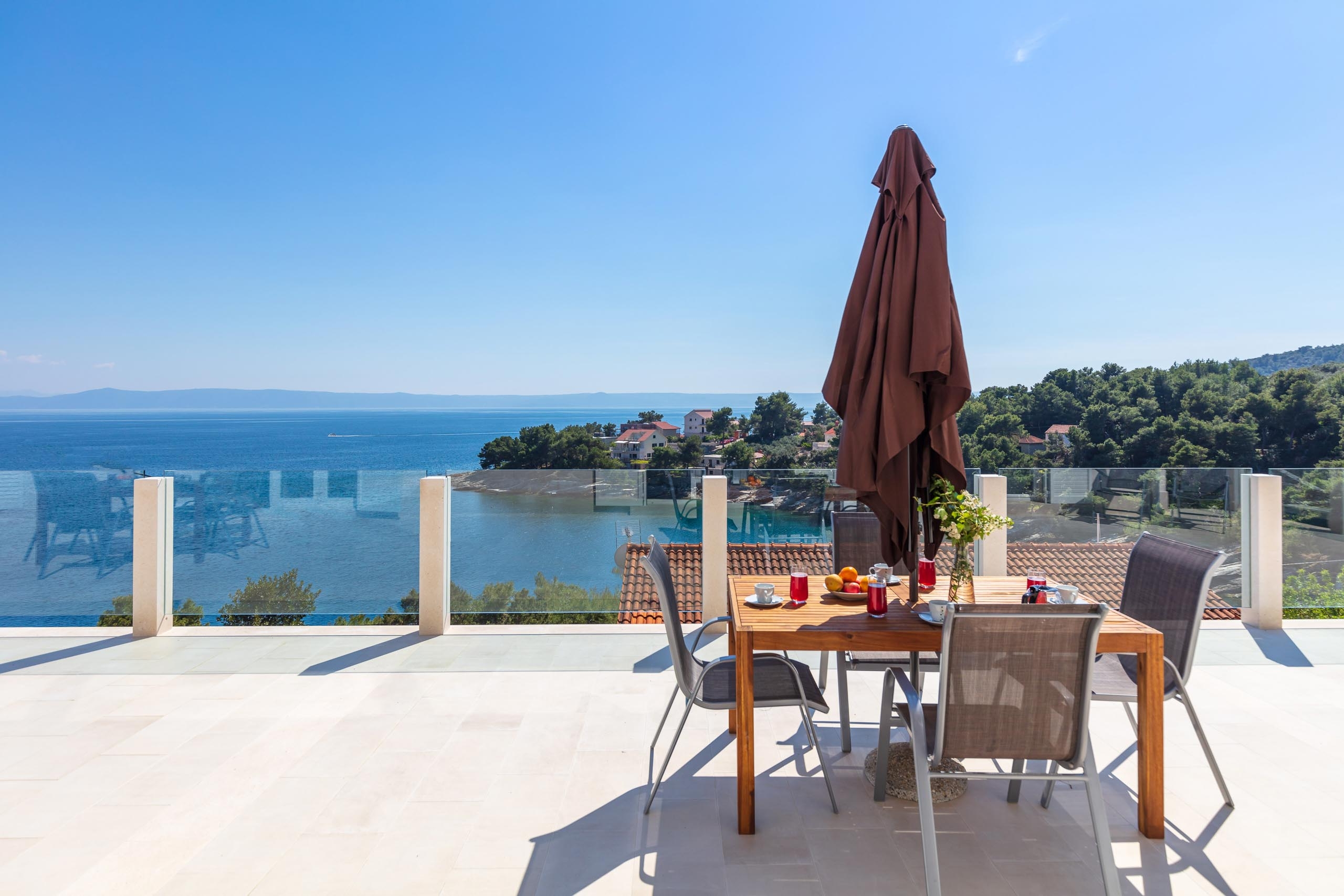 Two bedroom apartment with terrace and sea view Puntinak, Brač  A-a