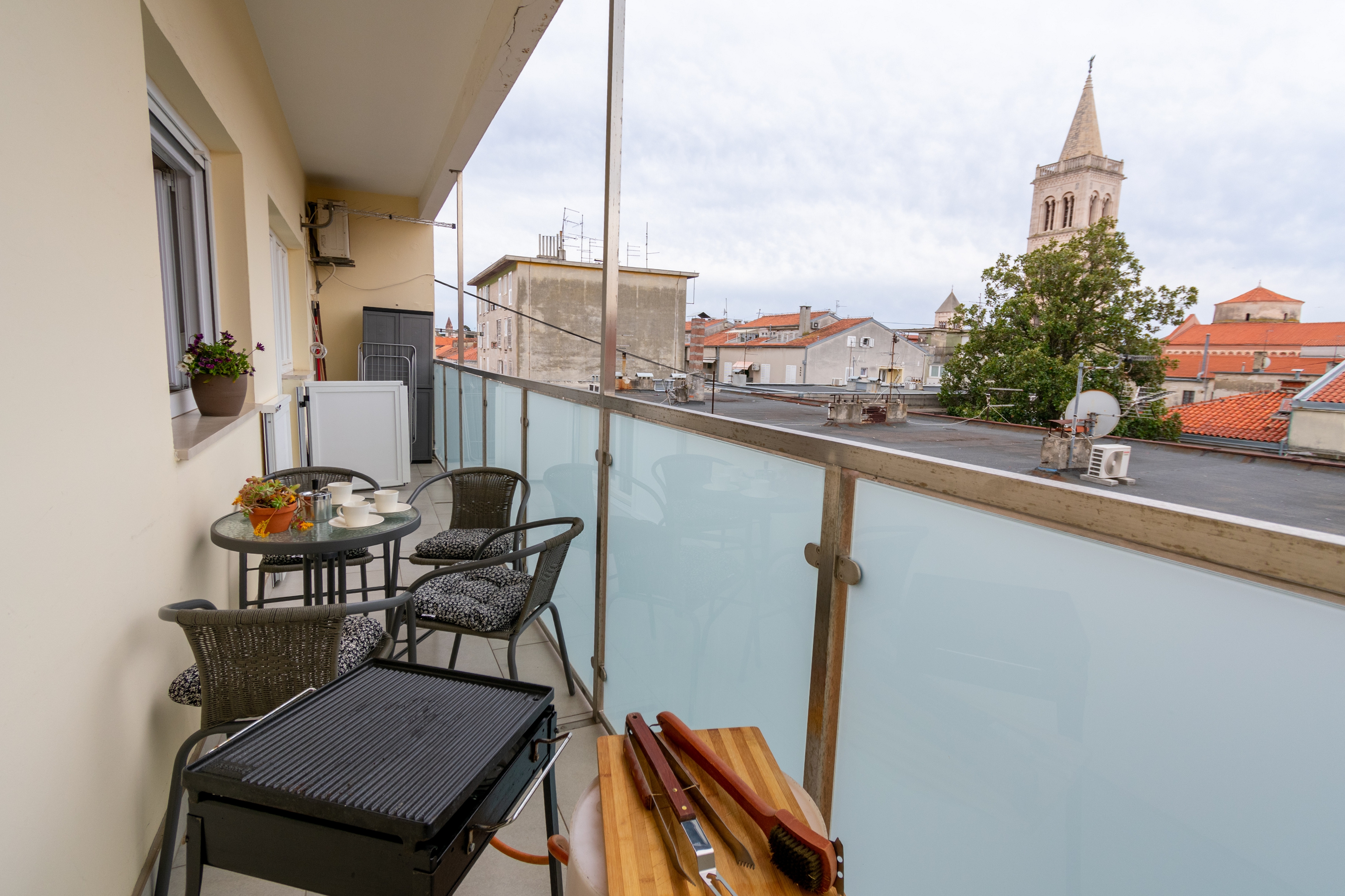 Two bedroom apartment with balcony and sea view Zadar  A-a