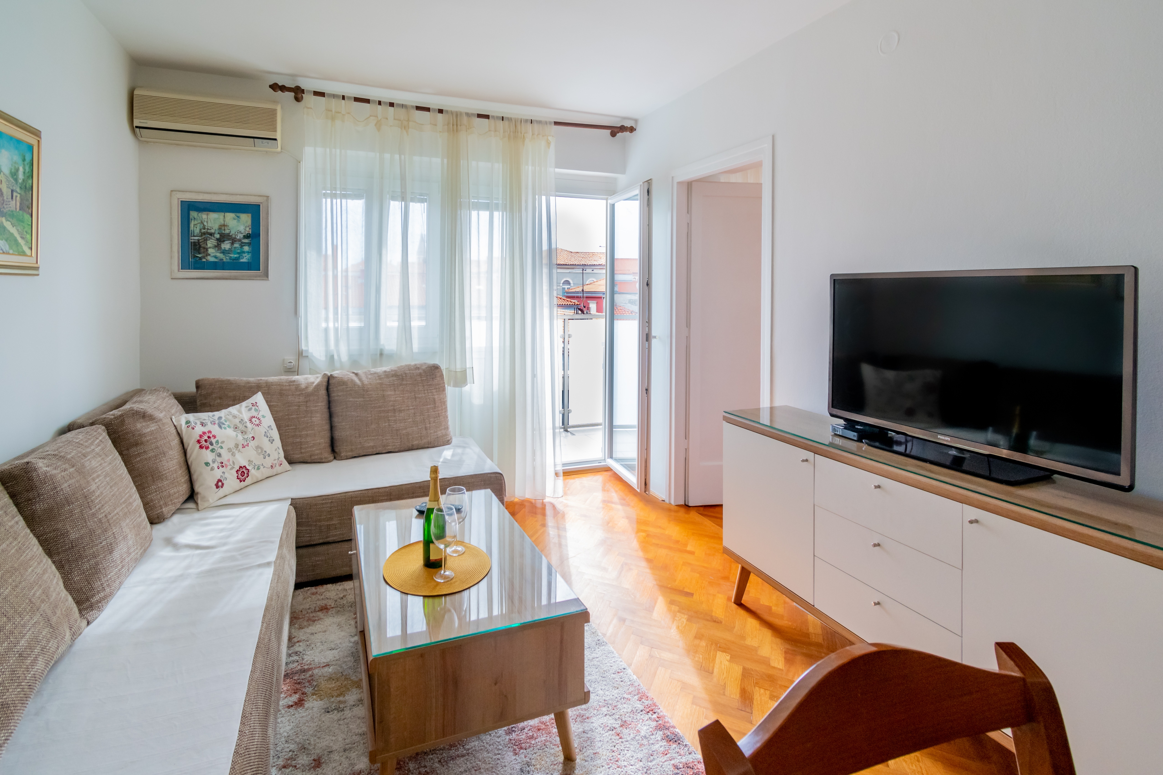 Two bedroom apartment with balcony and sea view Zadar  A-a