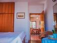 Lumbarda, Bedroom in the apartment, (pet friendly) and WiFi.