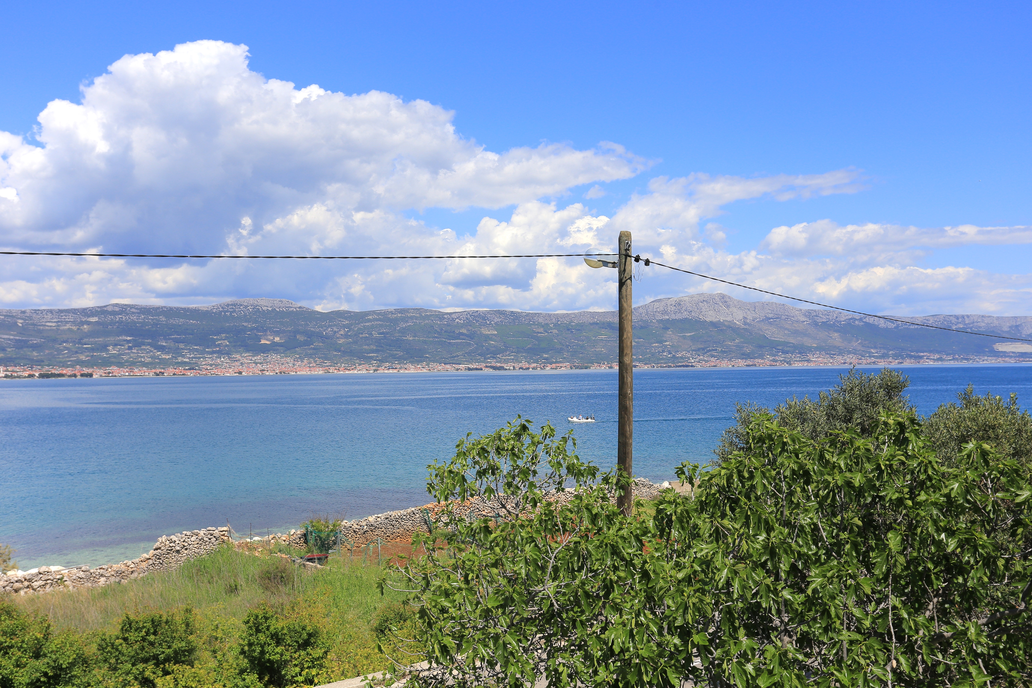 One bedroom apartment near beach Arbanija, Čiovo  A-b