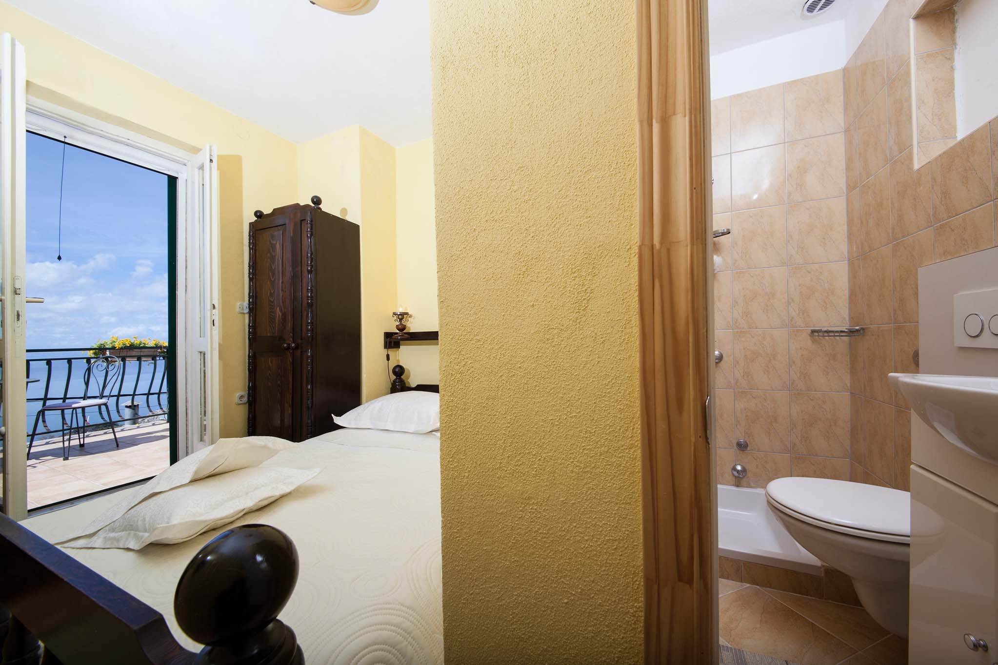 Three bedroom house with terrace and sea view Gornja Podgora, Makarska  K
