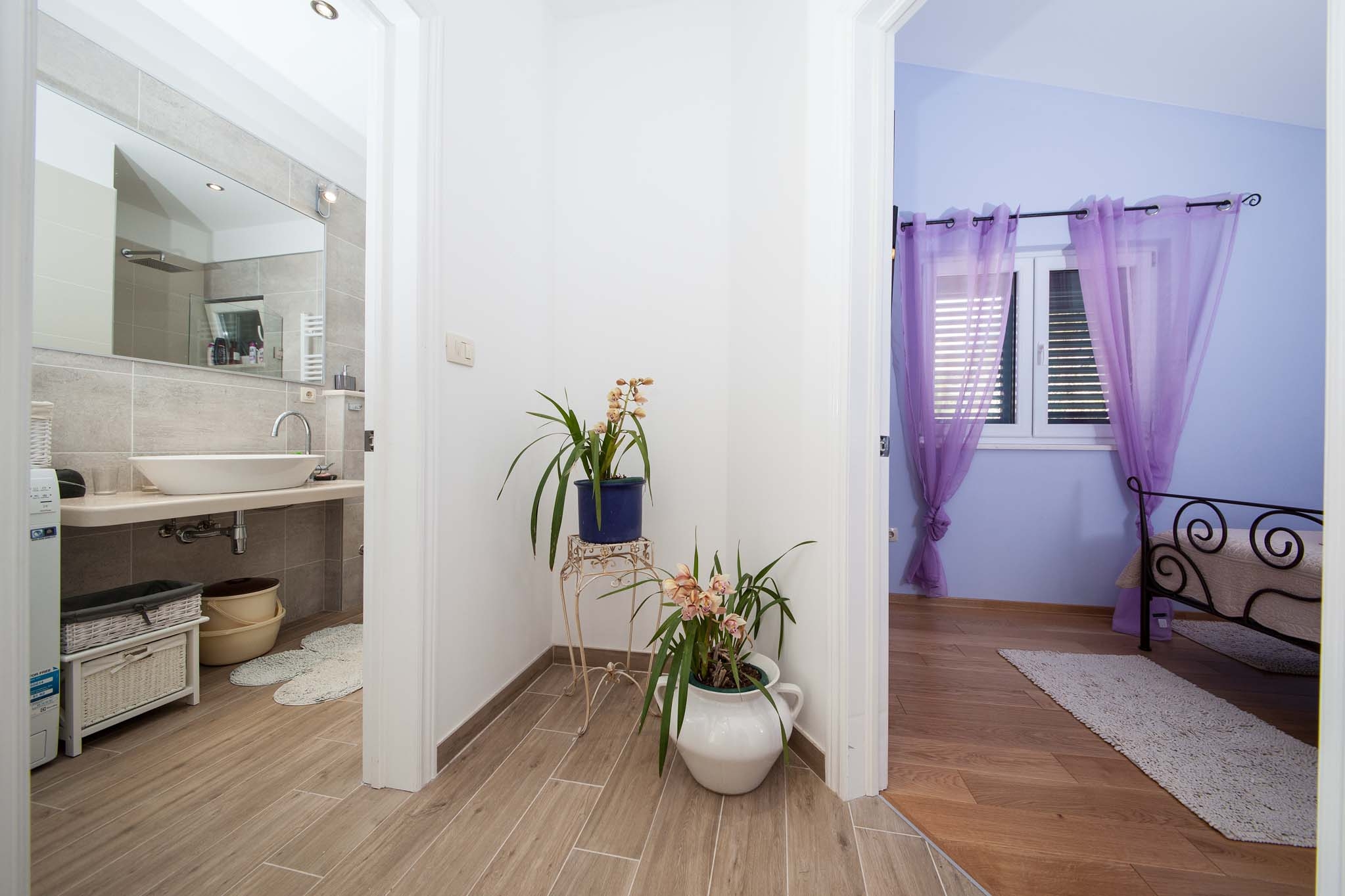 Three bedroom house with terrace and sea view Gornja Podgora, Makarska  K
