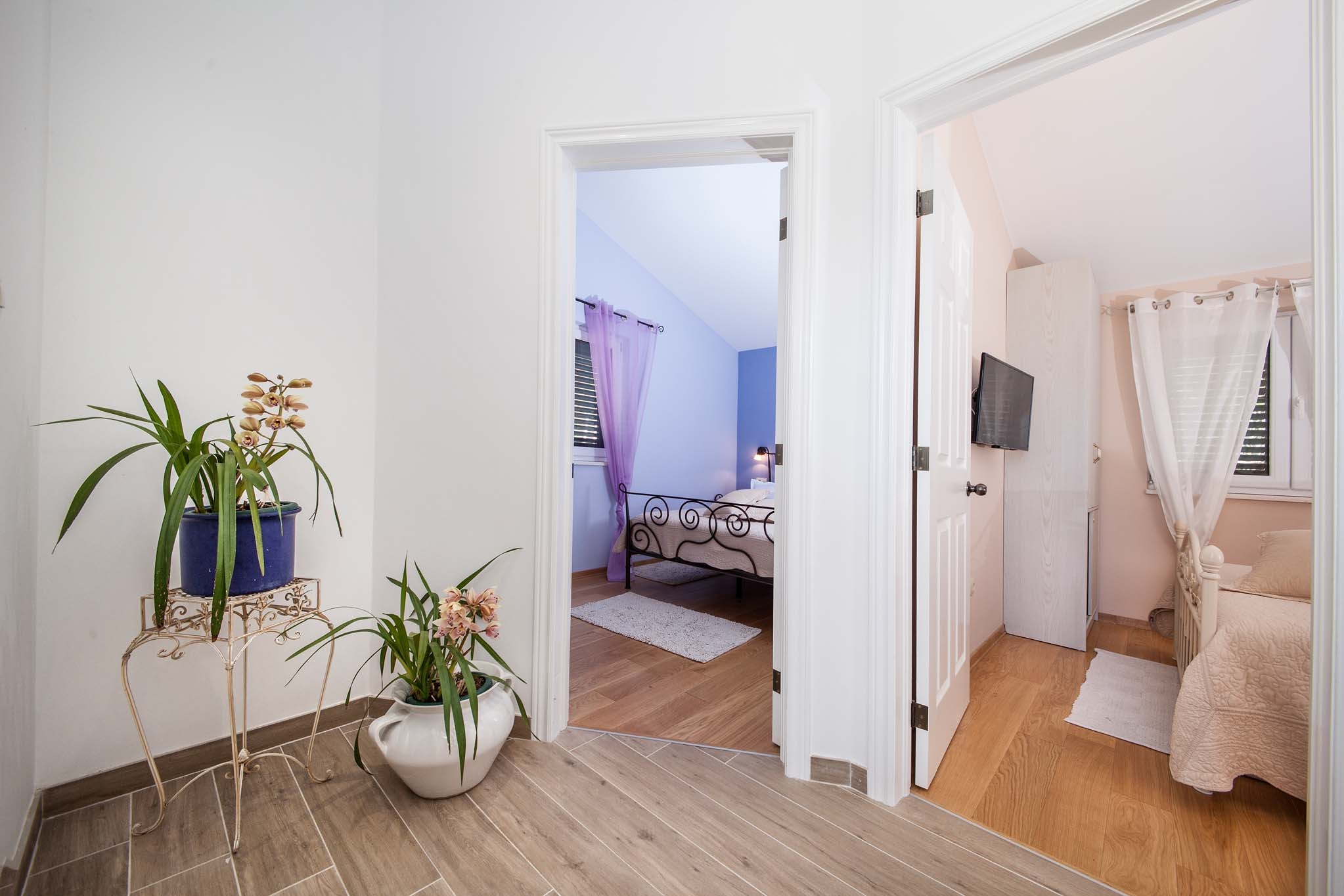 Three bedroom house with terrace and sea view Gornja Podgora, Makarska  K