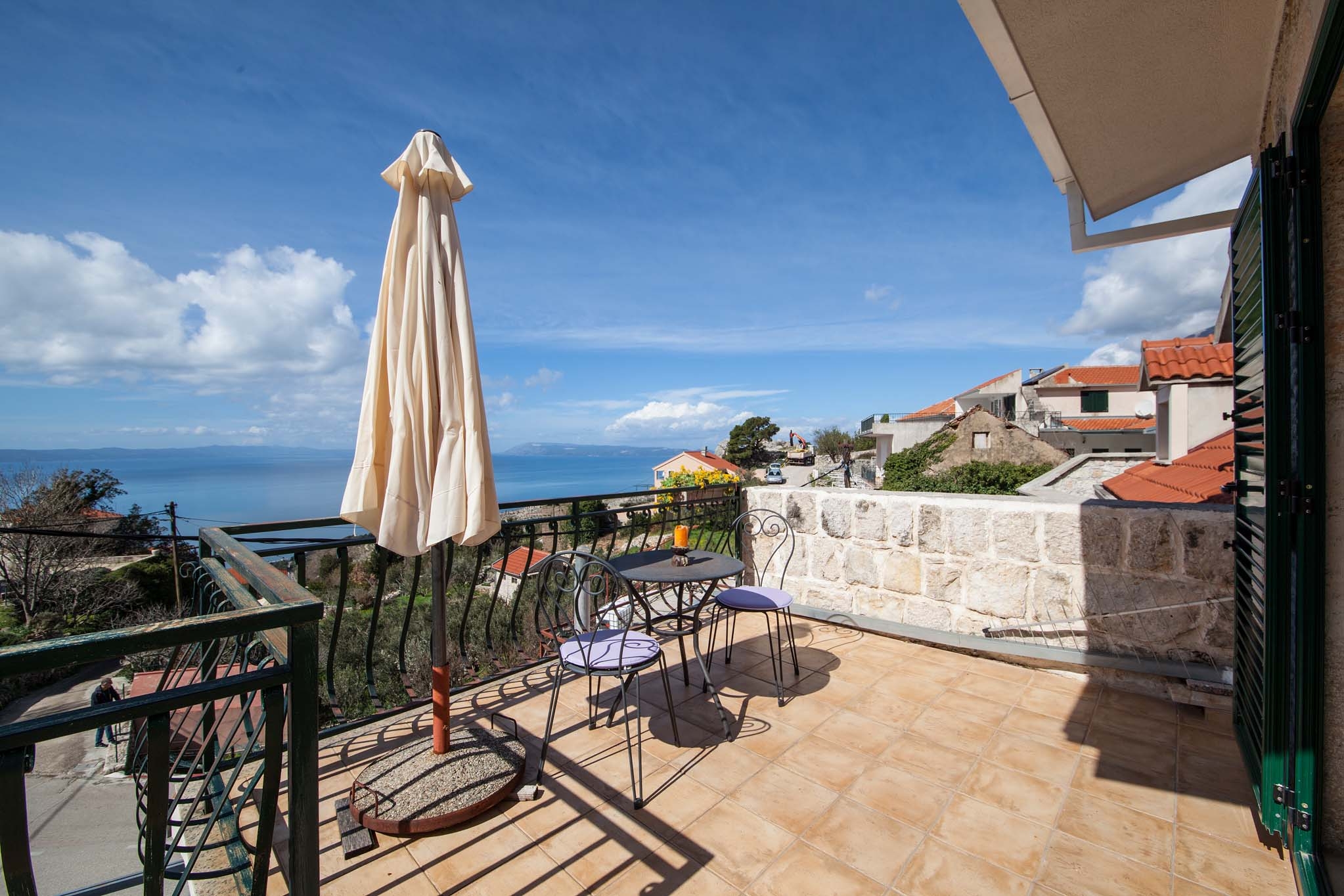 Three bedroom house with terrace and sea view Gornja Podgora, Makarska  K