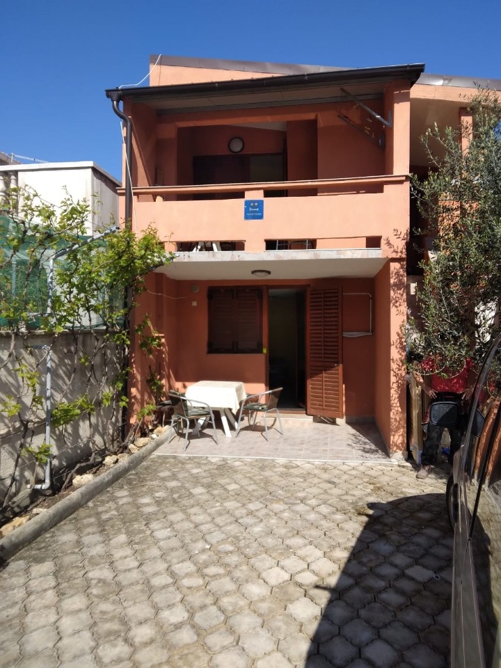 One bedroom apartment with terrace Vir  A-a