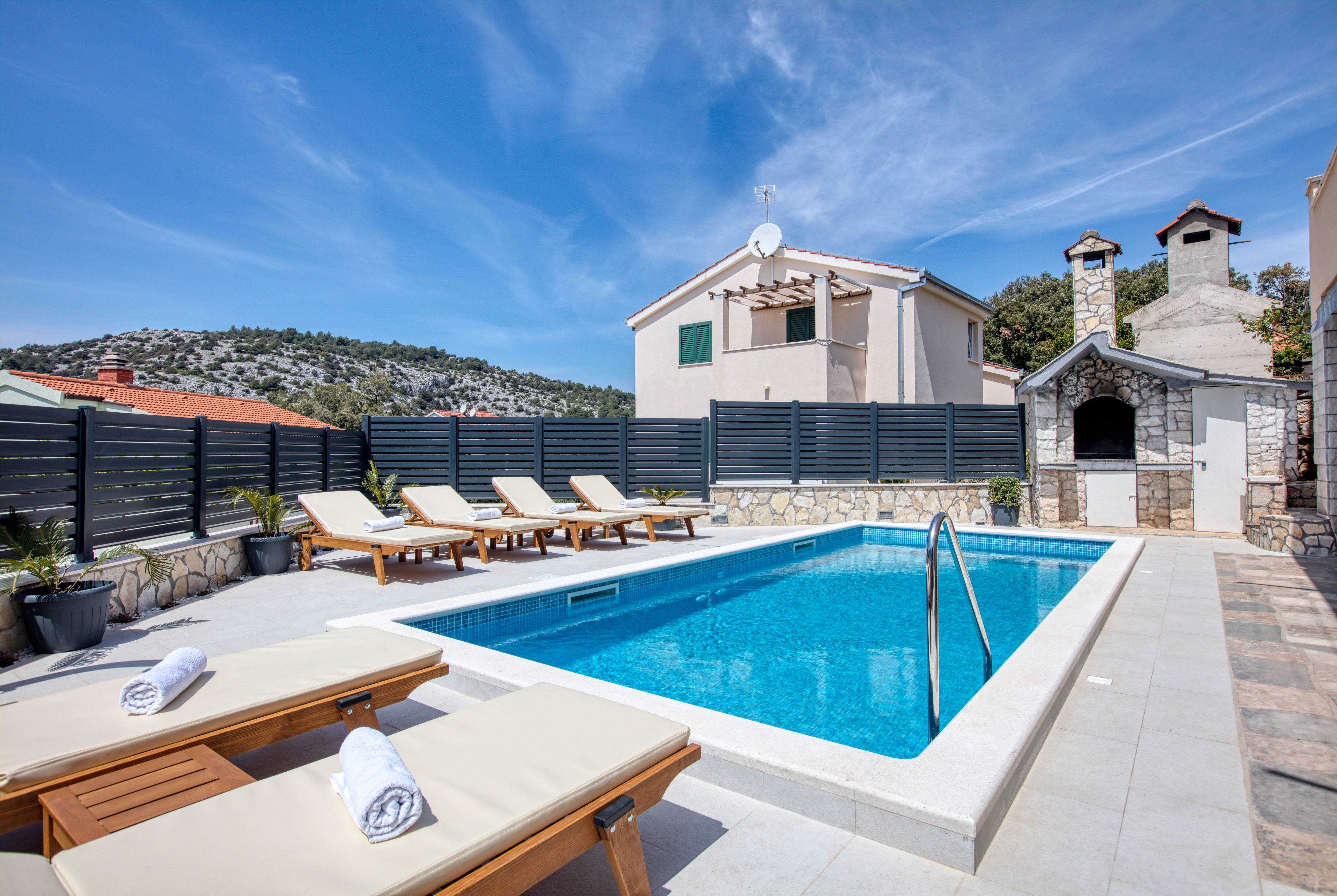 Four-bedroom house with terrace and sea view Ražanj, Rogoznica (K-19552)