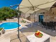 Babino Polje, Terrasse dans l’hébergement en type apartment, avec la vue sur la mer, animaux acceptés et WiFi.