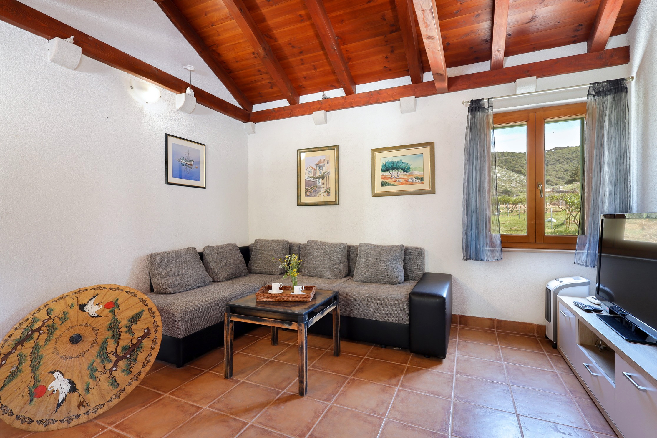 Three bedroom house with terrace Postira, Brač (K-19563) Three bedroom house with terrace Postira, Brač (K-19563)