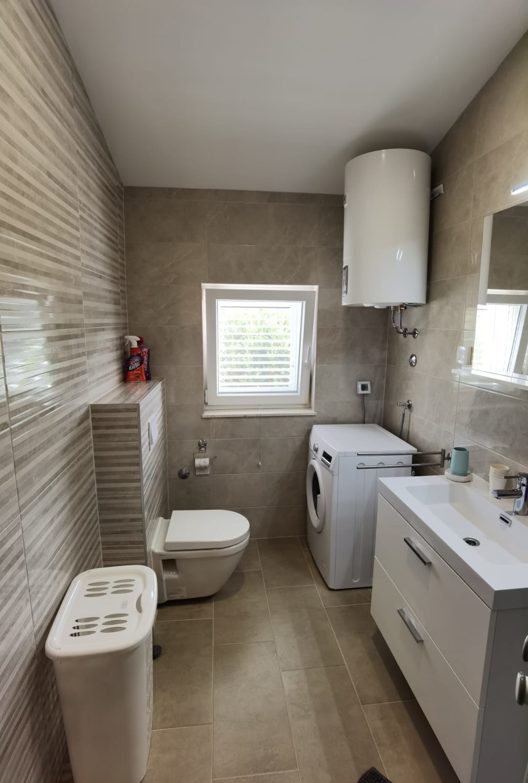 Three bedroom apartment near beach Ugljan  A-a