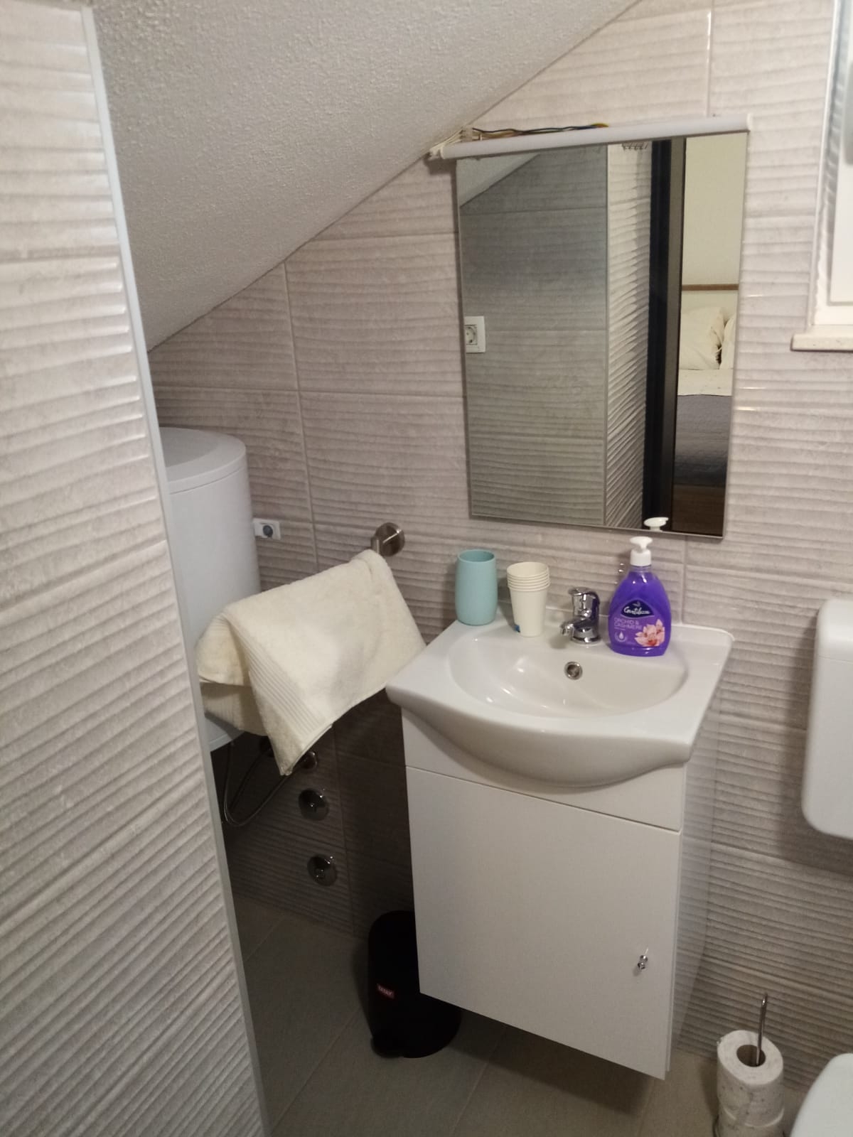 Three bedroom apartment near beach Ugljan  A-a