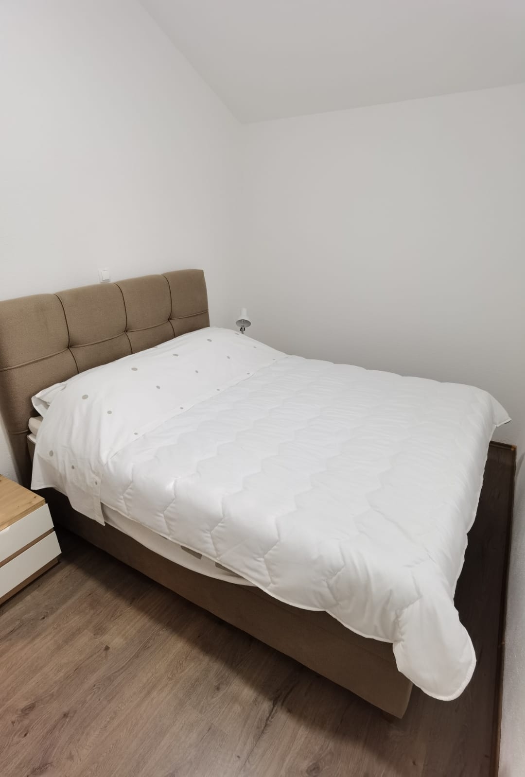 Three bedroom apartment near beach Ugljan  A-a