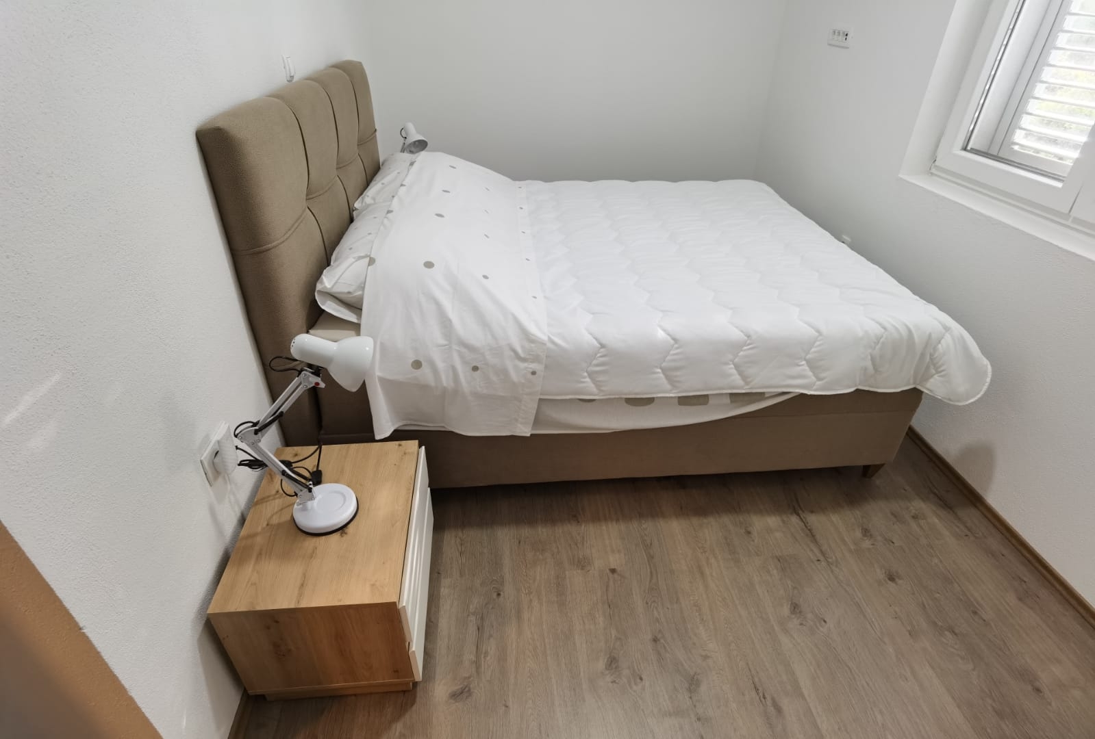 Three bedroom apartment near beach Ugljan  A-a
