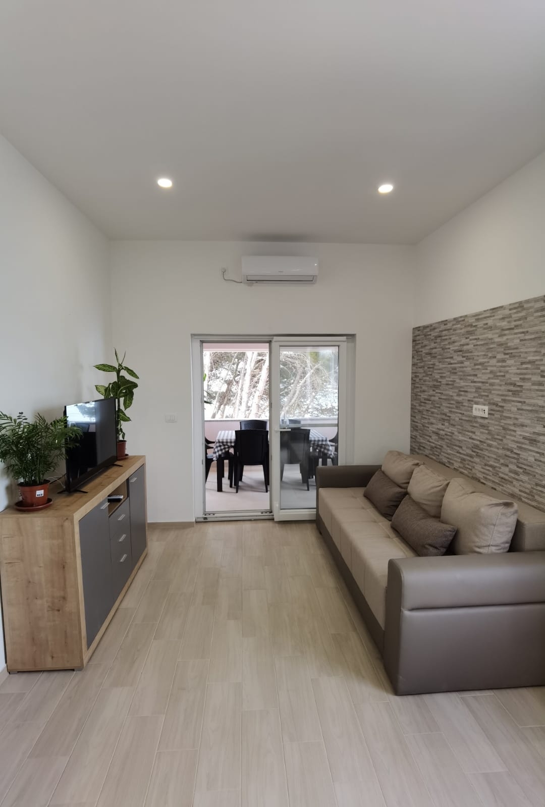 Three bedroom apartment near beach Ugljan (A-19580-a) Three bedroom apartment near beach Ugljan (A-19580-a)