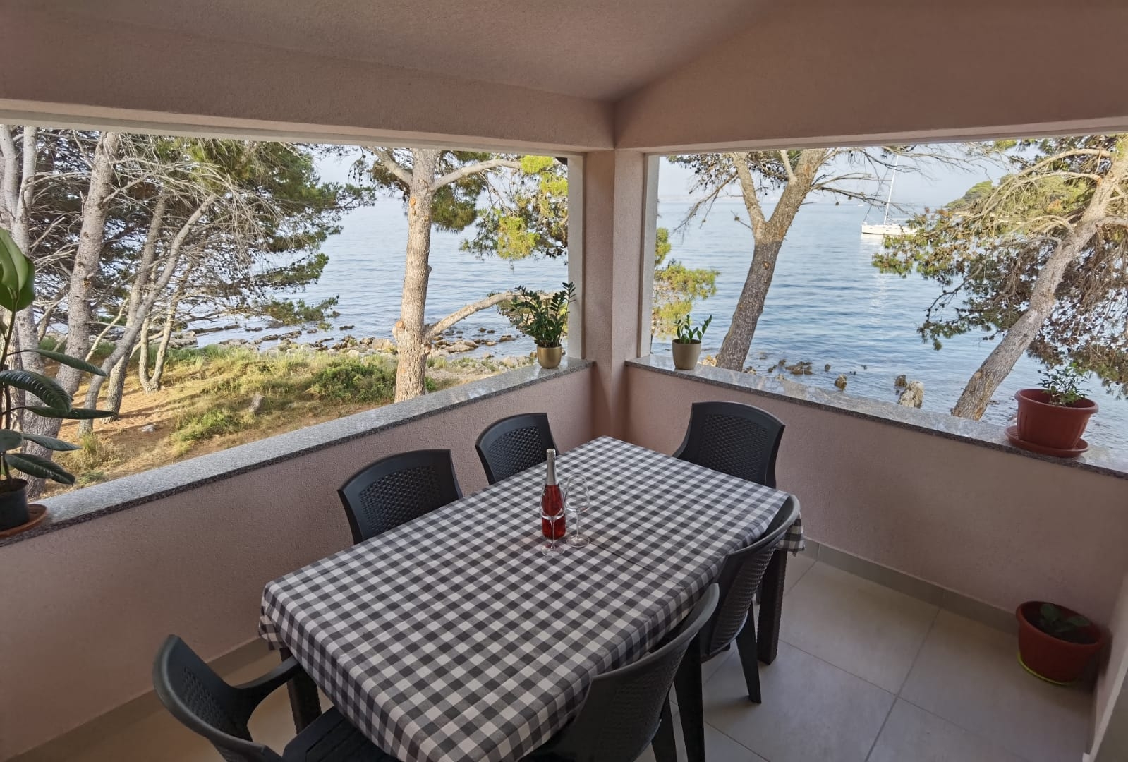 Three bedroom apartment near beach Ugljan (A-19580-a)