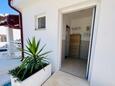 Janjina, Hallway in the house, (pet friendly) and WiFi.