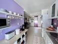 Janjina, Kitchen in the house, (pet friendly) and WiFi.